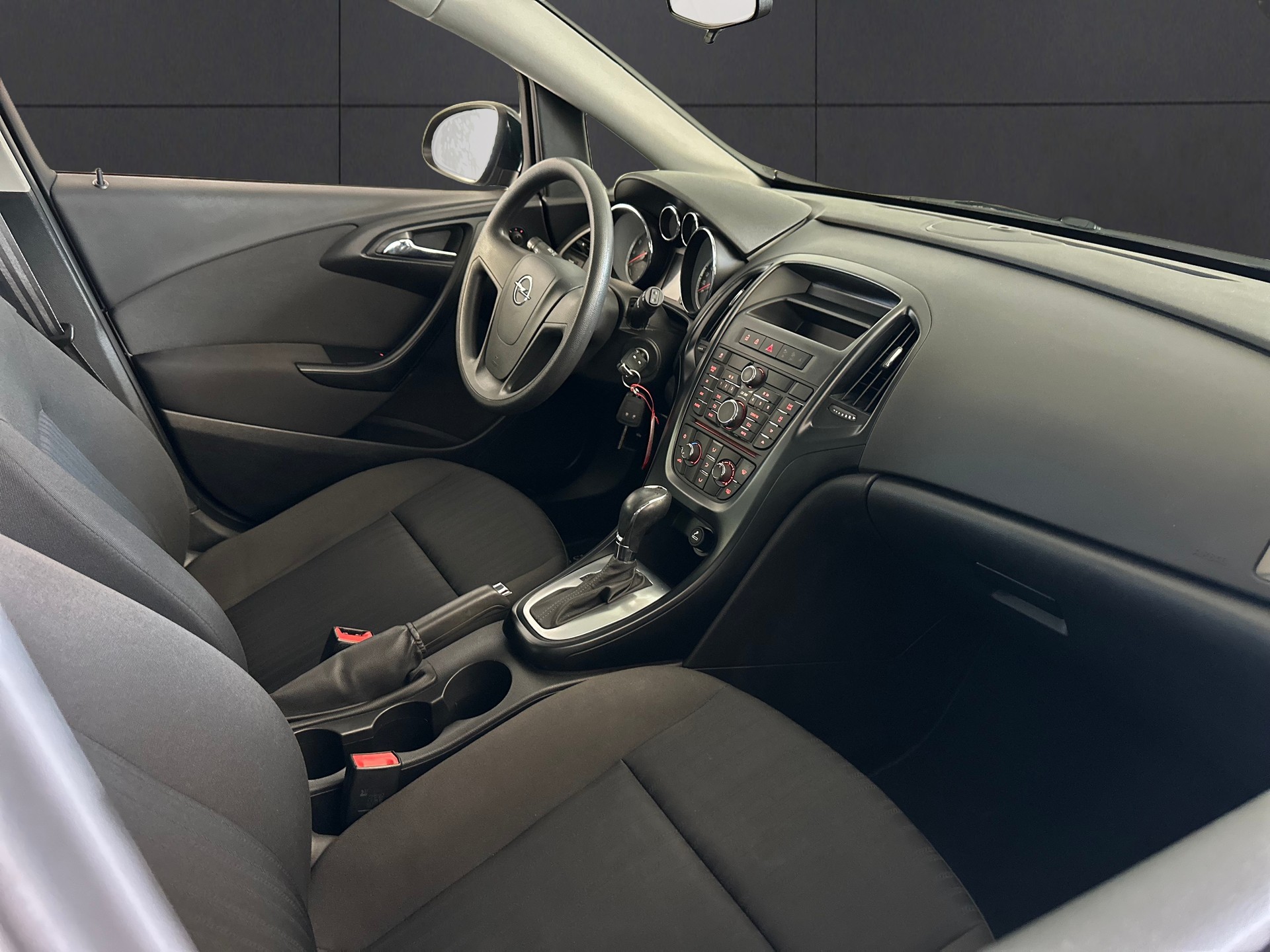 OPEL Astra 1.4i 16V Turbo Sport Automatic-image-8
