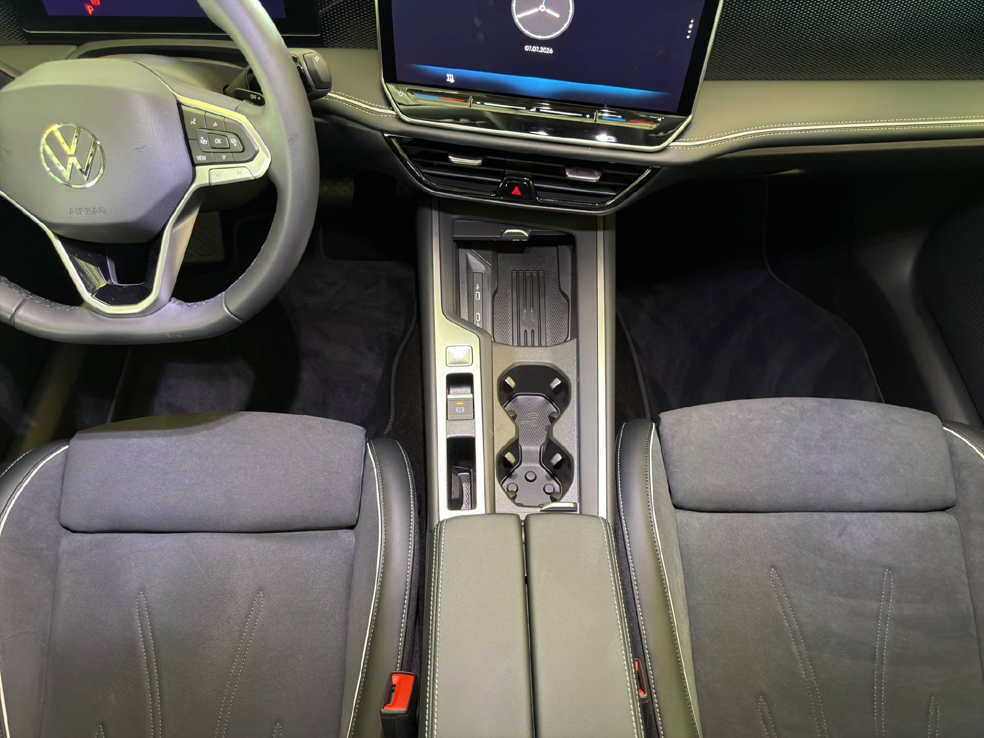 VW Passat Variant 1.5 TSI PHEV Business DSG-image-13