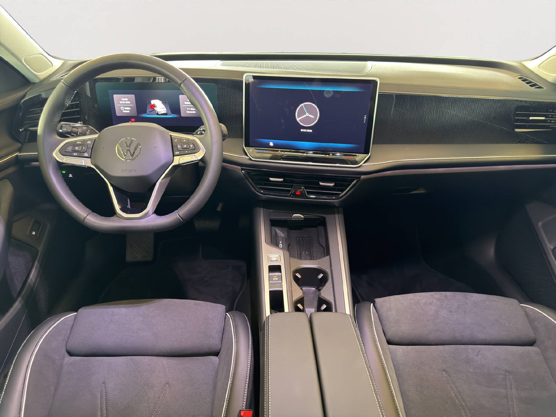 VW Passat Variant 1.5 TSI PHEV Business DSG-image-12