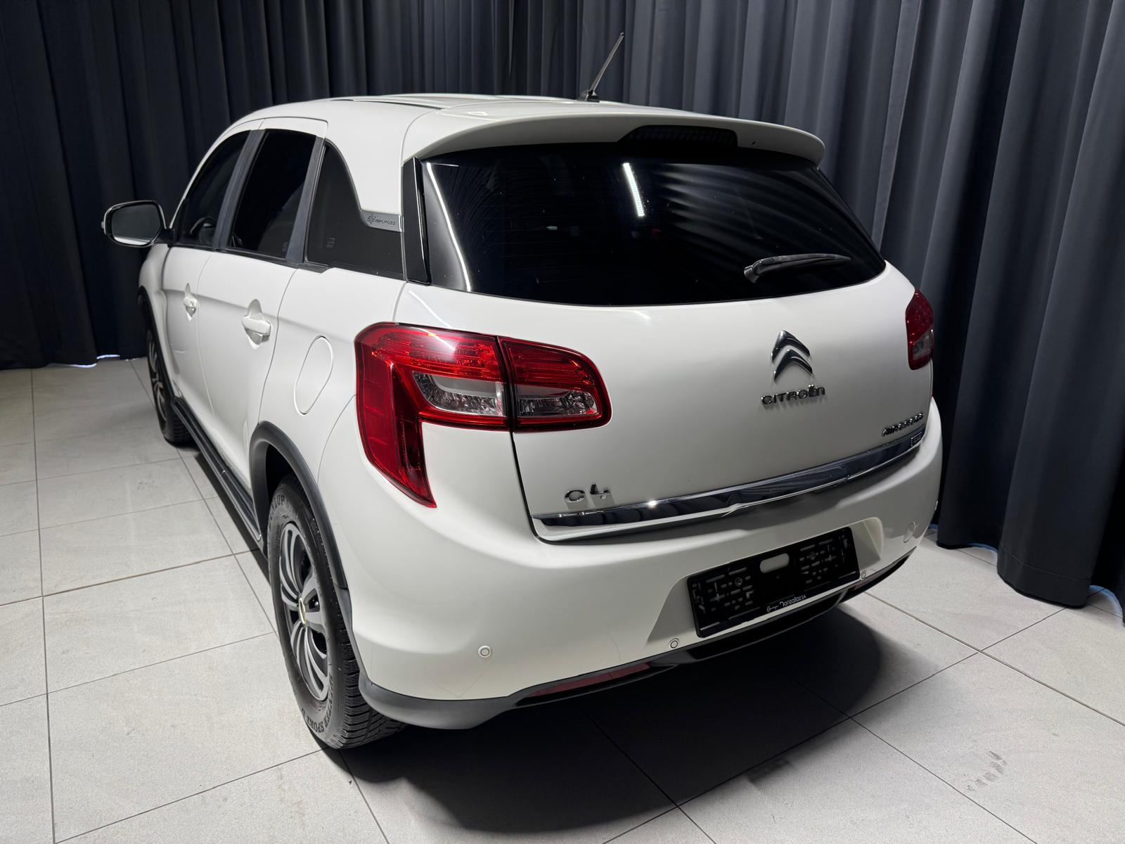 CITROEN C4 Aircross 1.6 HDi Exclusive 4WD-image-3