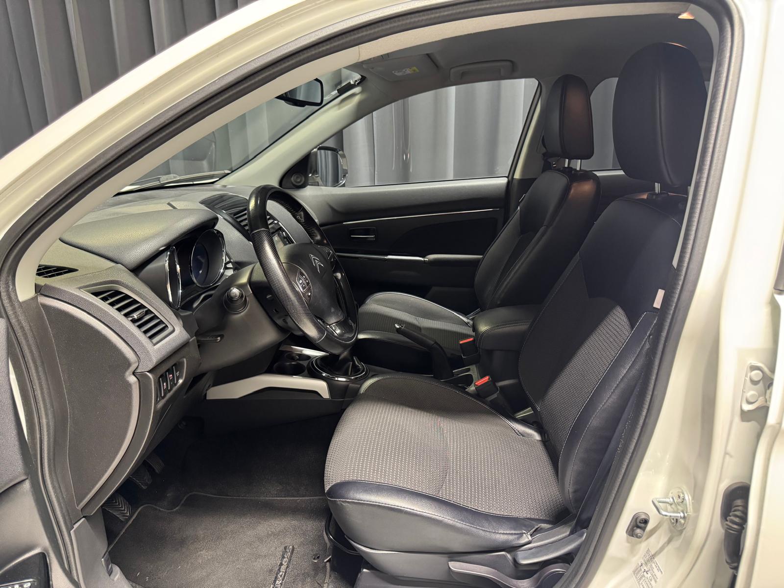 CITROEN C4 Aircross 1.6 HDi Exclusive 4WD-image-6