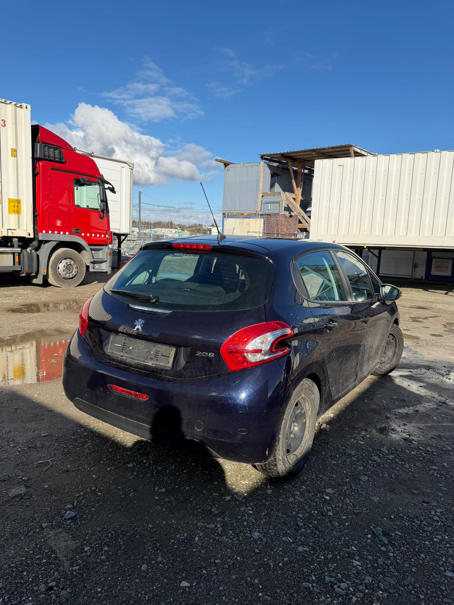 PEUGEOT 208 1.2 VTI Style-image-12