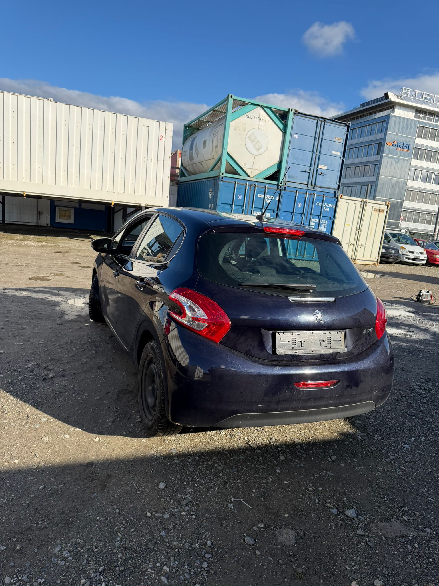 PEUGEOT 208 1.2 VTI Style-image-11