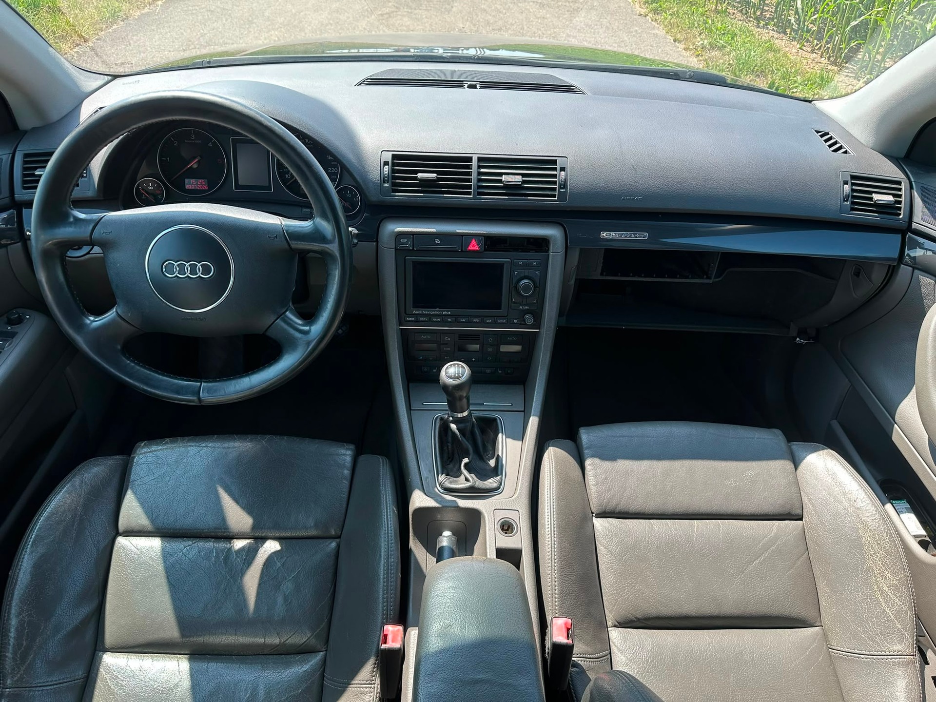 AUDI A4 2.5 TDI quattro-image-9