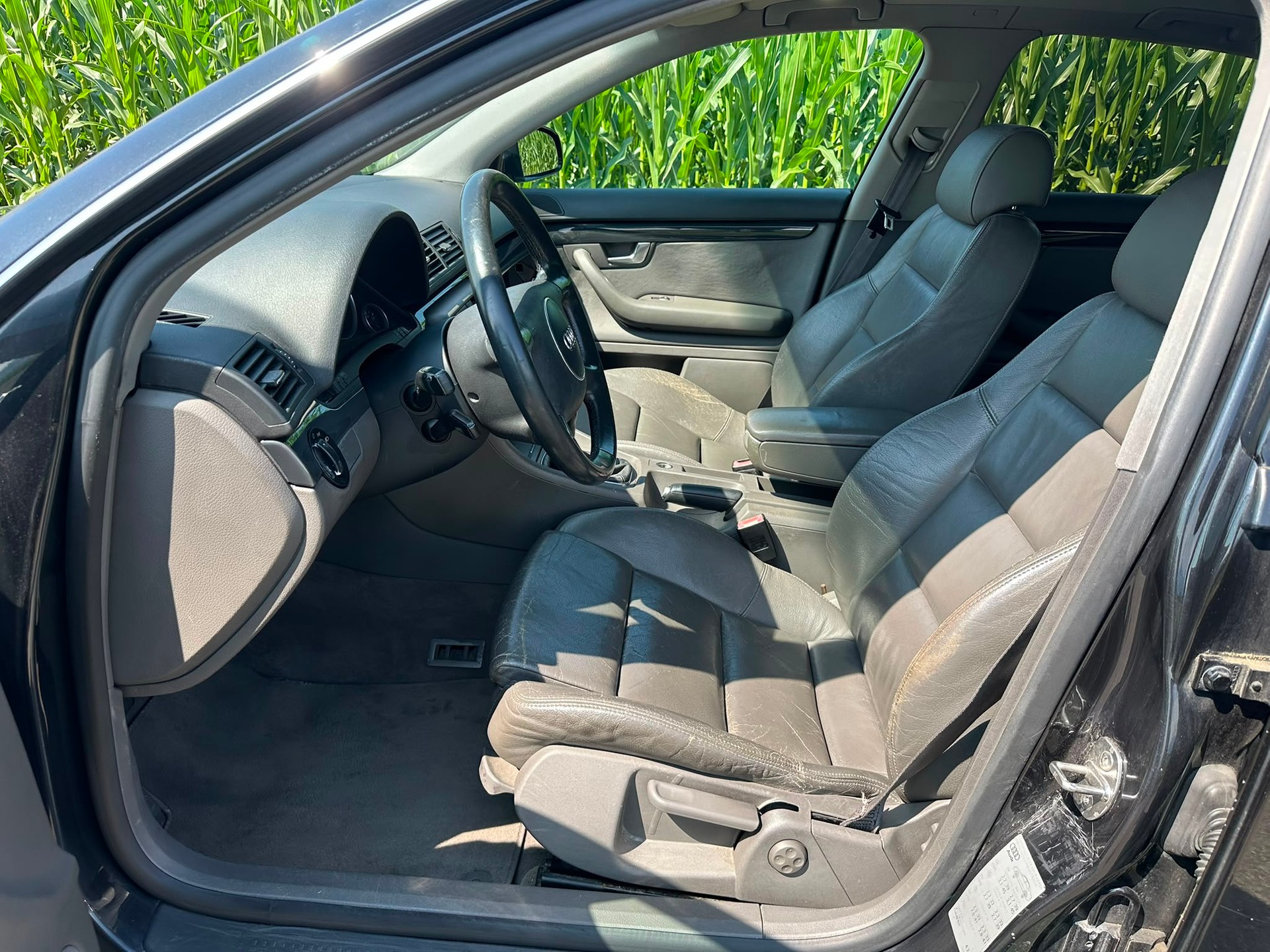 AUDI A4 2.5 TDI quattro-image-10