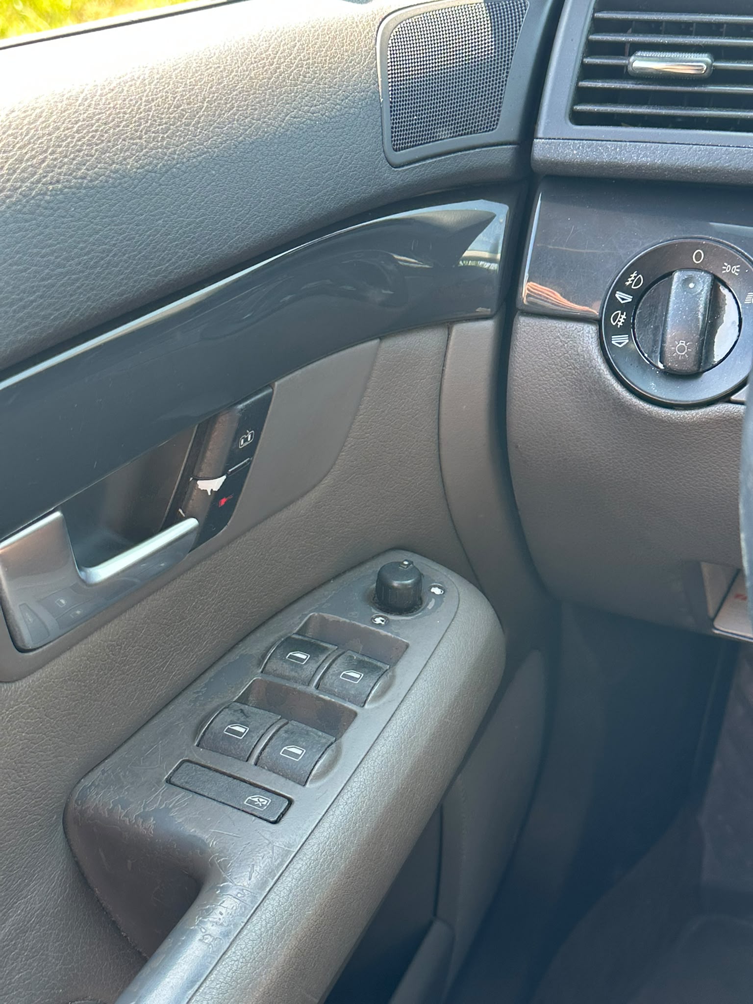 AUDI A4 2.5 TDI quattro-image-18