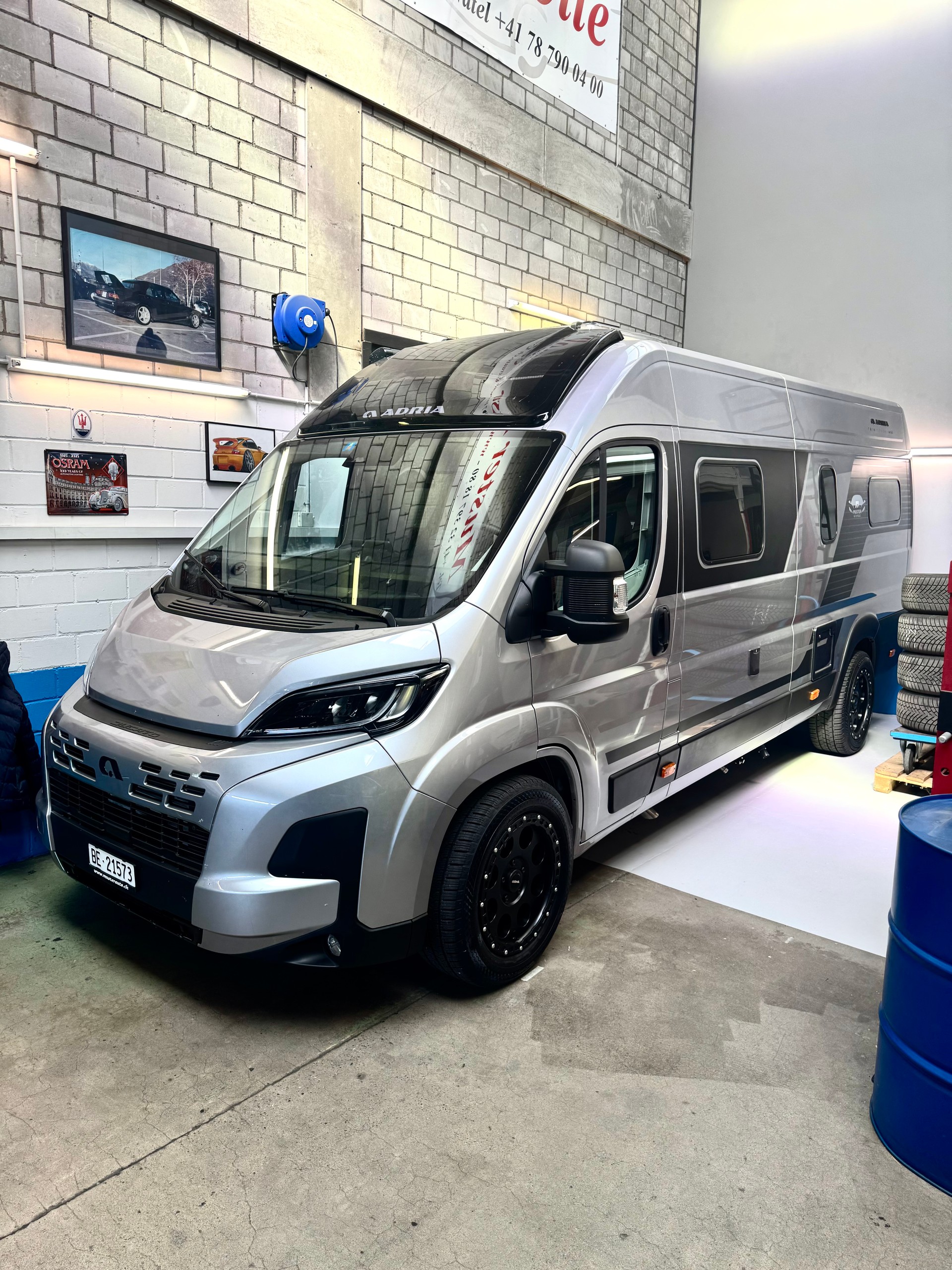 ADRIA Twin 640 SGX Supreme 43 H Chassi 8 Gang Automat 180 PS DELTA 4 x 4 18 Zoll Alufelgen Schwarz Matt
