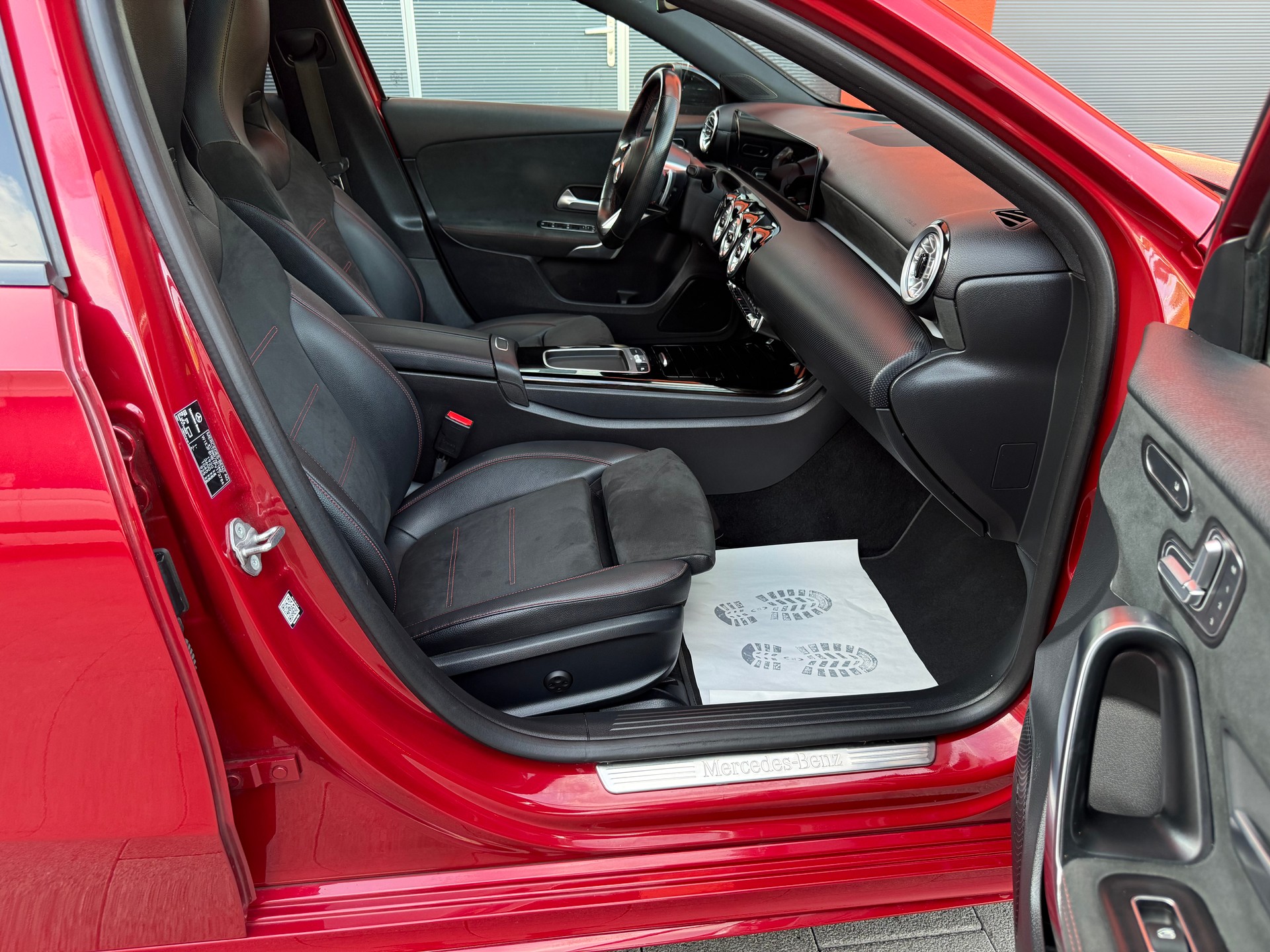 MERCEDES-BENZ A 200 7G-DCT AMG LINE-image-12