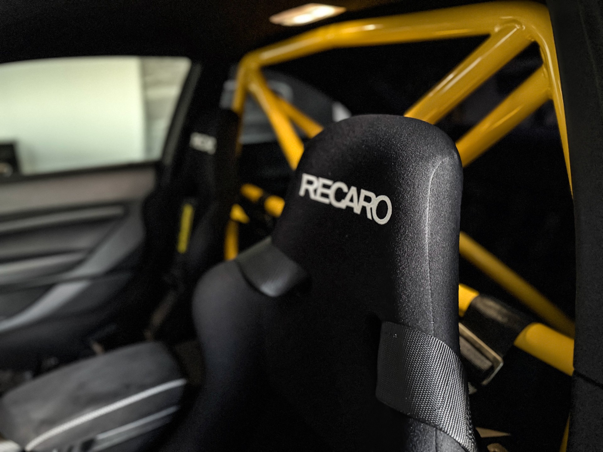 BMW M240i xDrive Steptronic-image-12