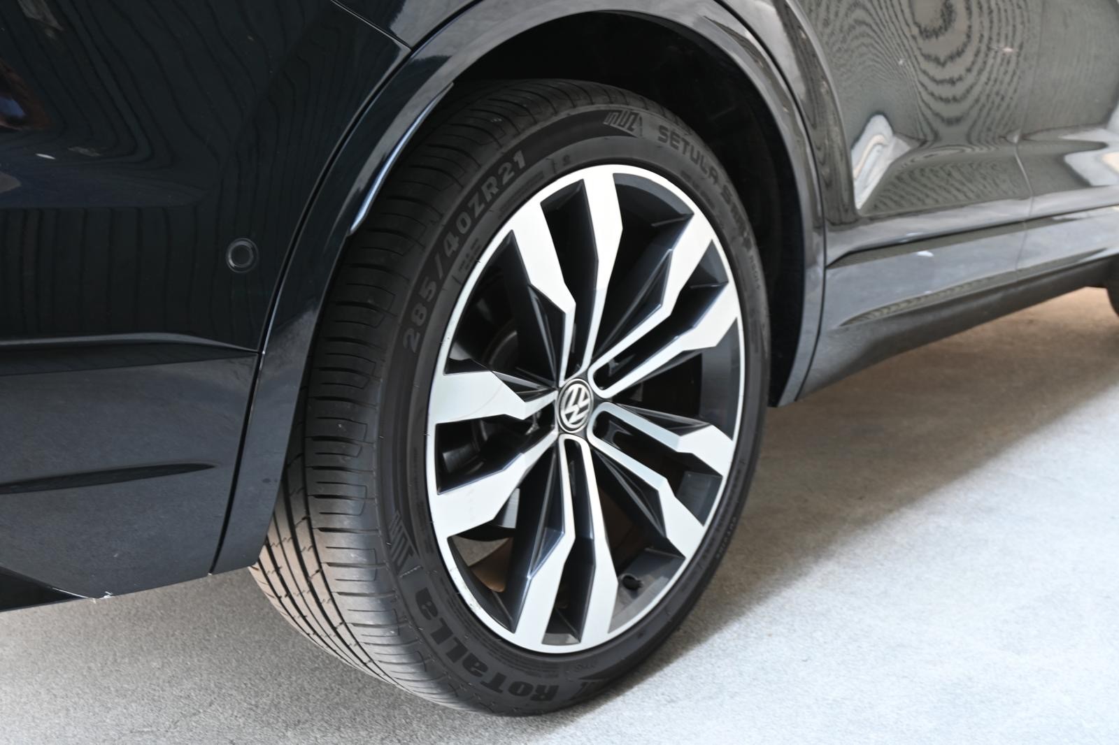 VW Touareg 3.0 TDI R Line Tiptronic-image-6