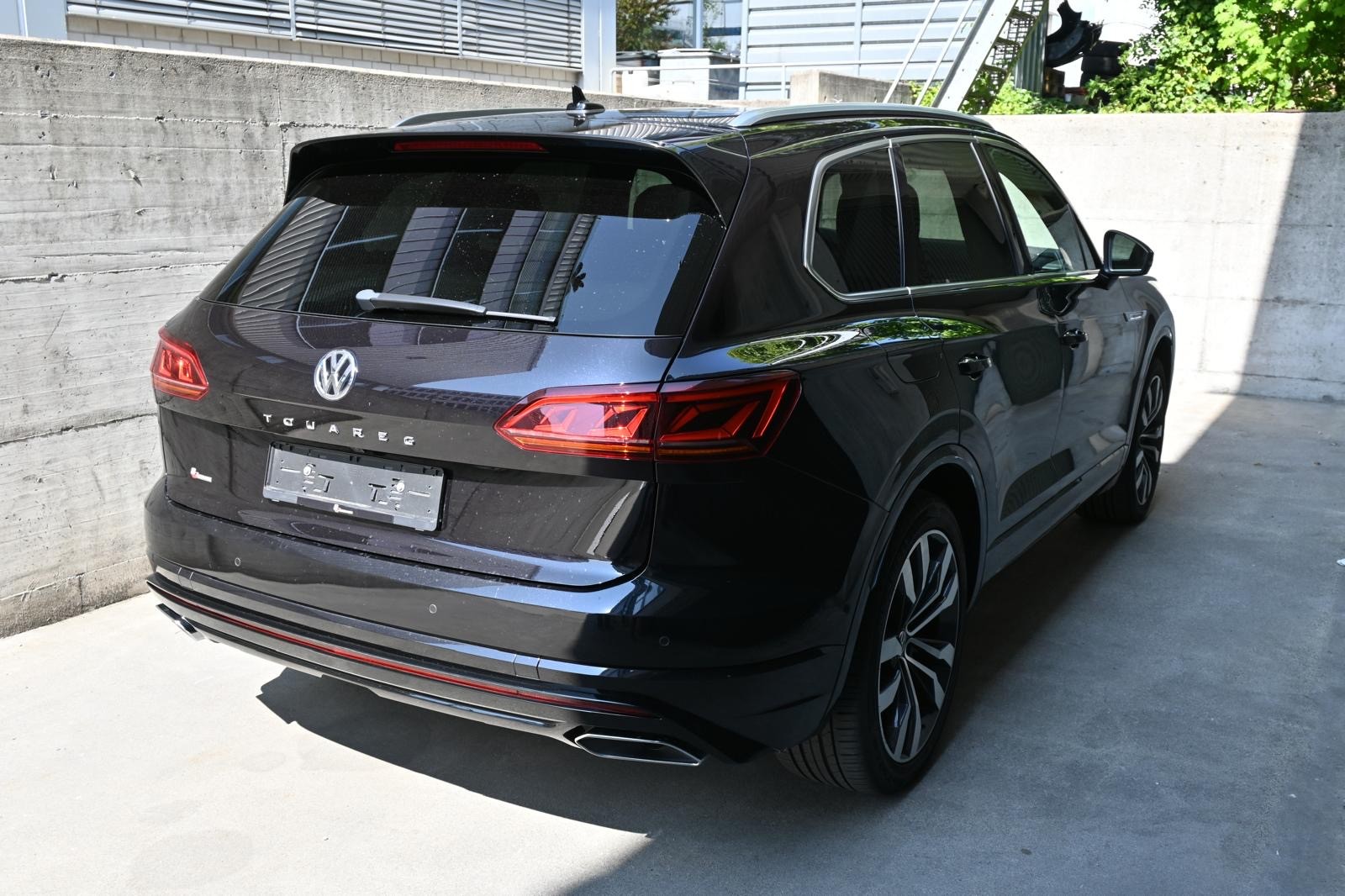 VW Touareg 3.0 TDI R Line Tiptronic-image-0
