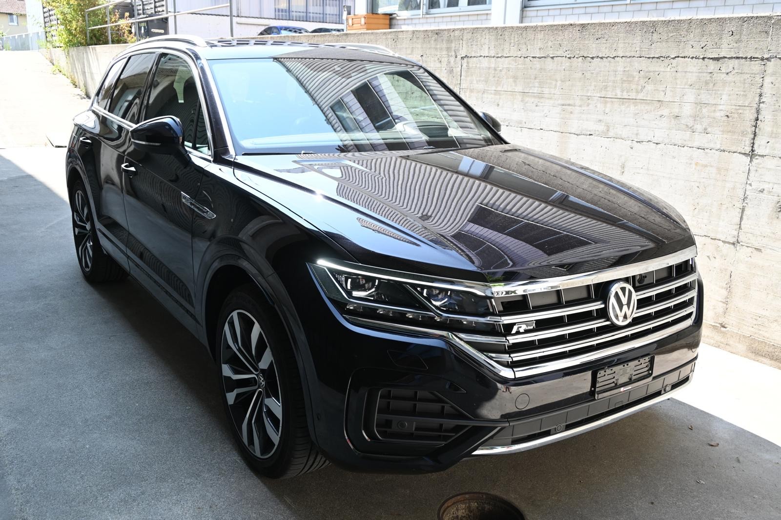 VW Touareg 3.0 TDI R Line Tiptronic-image-2
