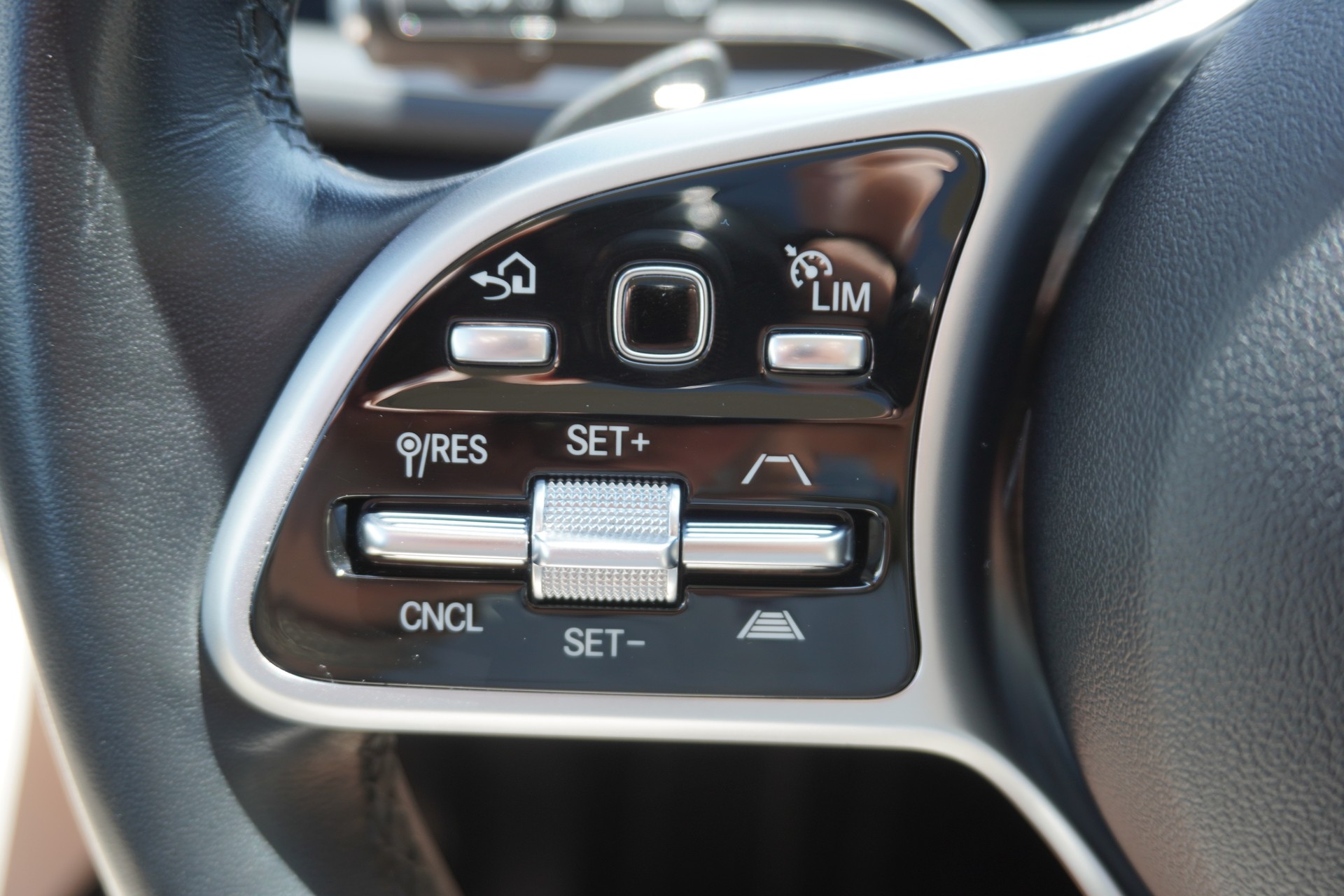 MERCEDES-BENZ GLE 400 d 4Matic AMG Line 9G-Tronic-image-22