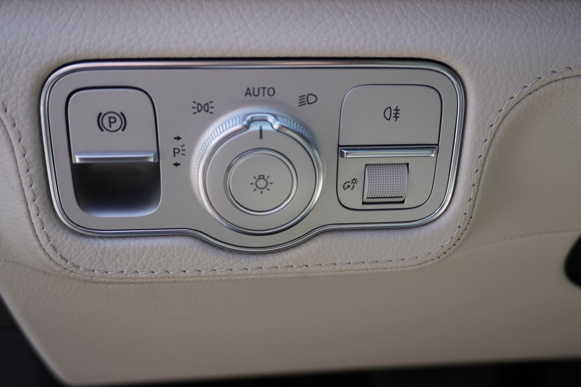 MERCEDES-BENZ GLE 400 d 4Matic AMG Line 9G-Tronic-image-18