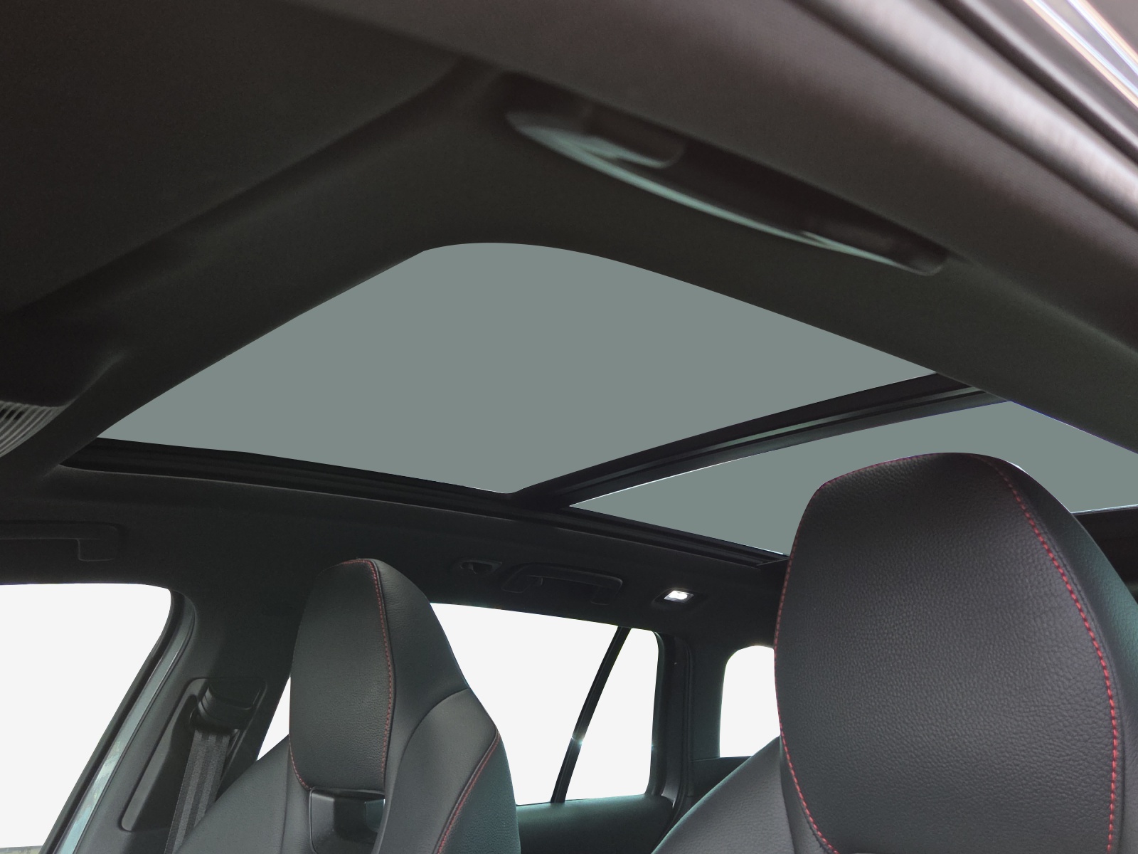 SKODA Octavia Combi 2.0 TSI DSG RS-image-15