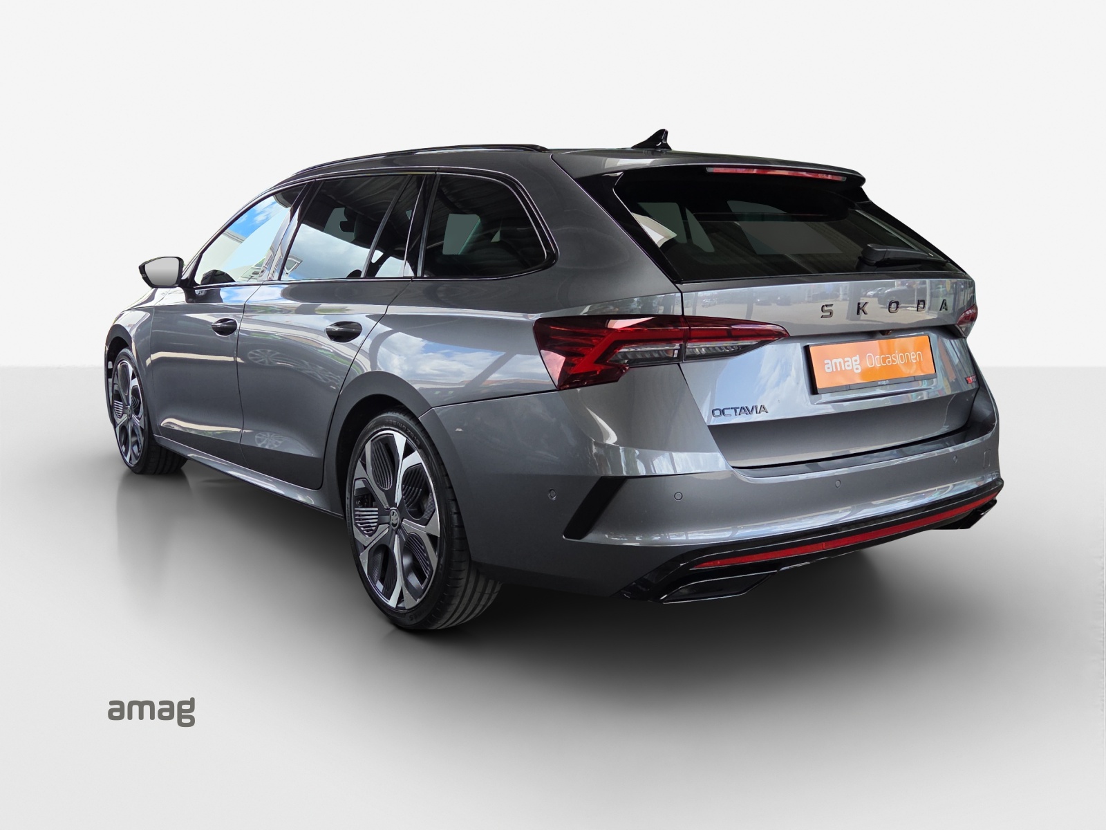 SKODA Octavia Combi 2.0 TSI DSG RS-image-2