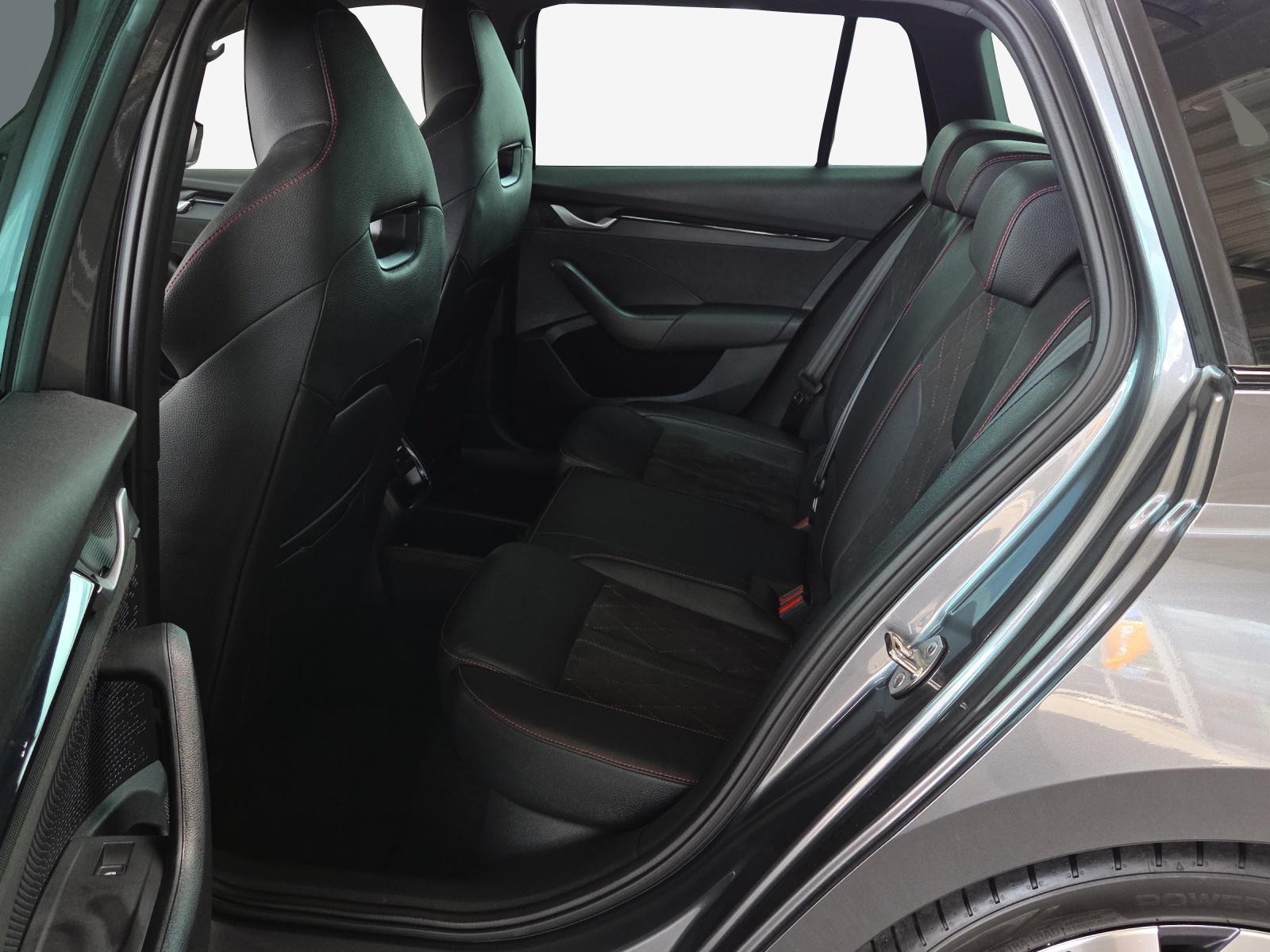 SKODA Octavia Combi 2.0 TSI DSG RS-image-11