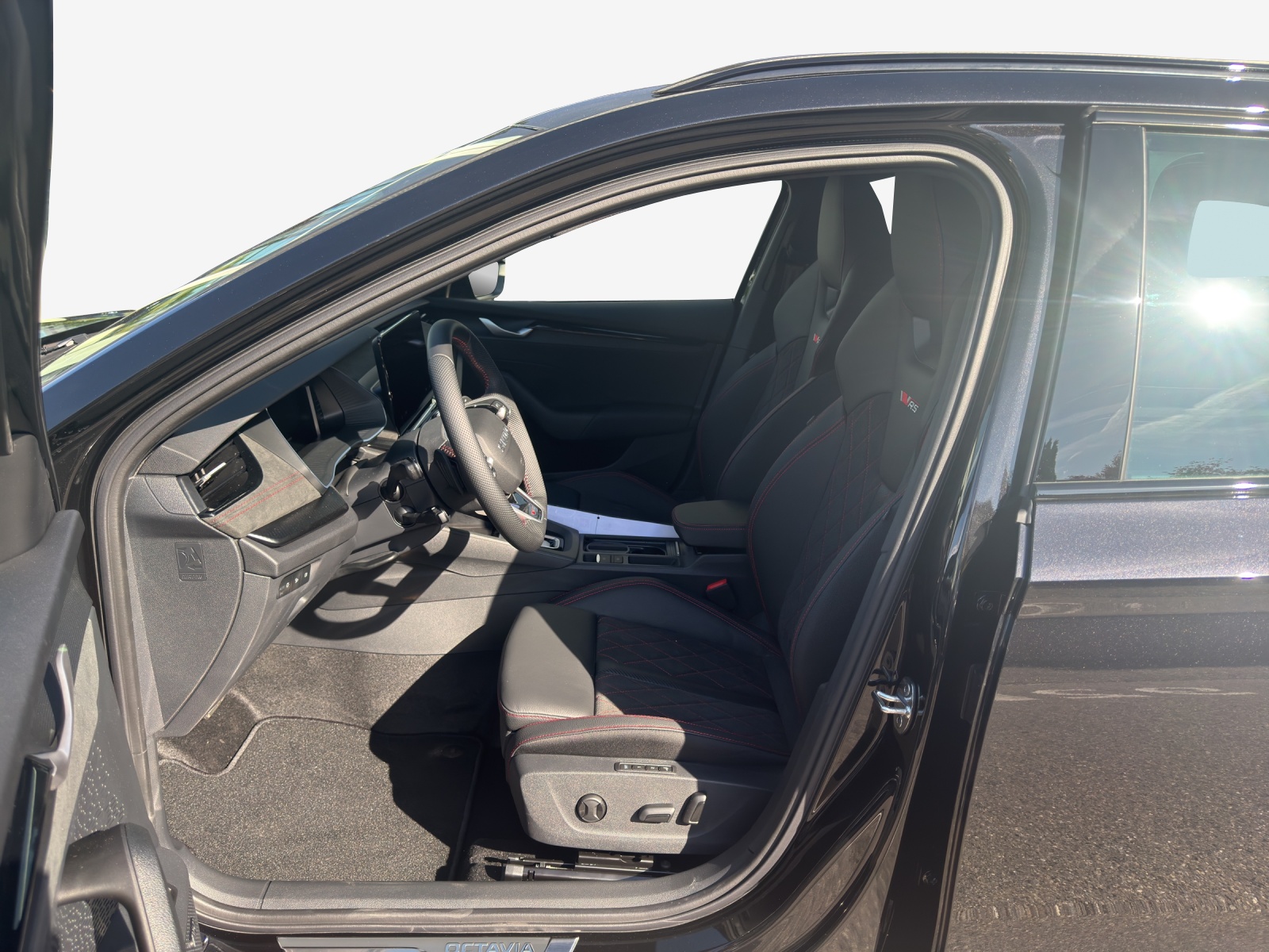 SKODA Octavia Combi 2.0 TSI DSG RS 30 Years Edition-image-7