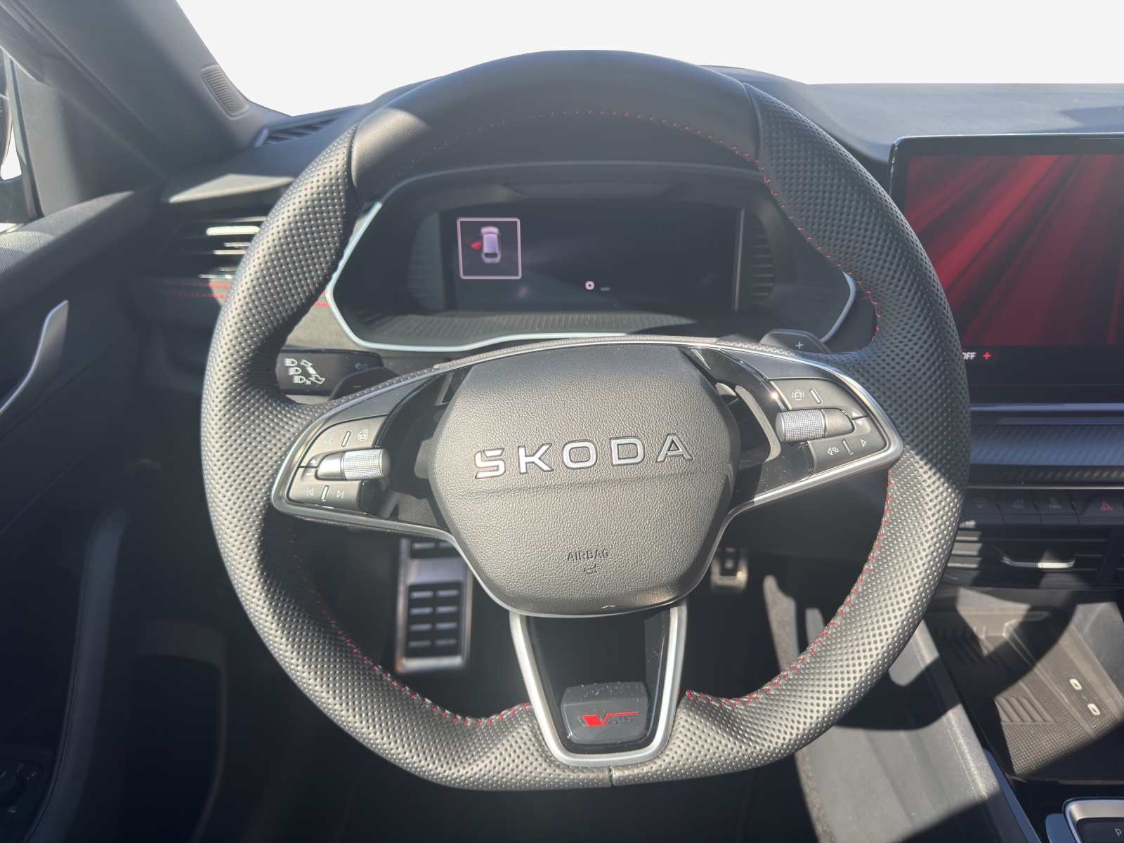 SKODA Octavia Combi 2.0 TSI DSG RS 30 Years Edition-image-9