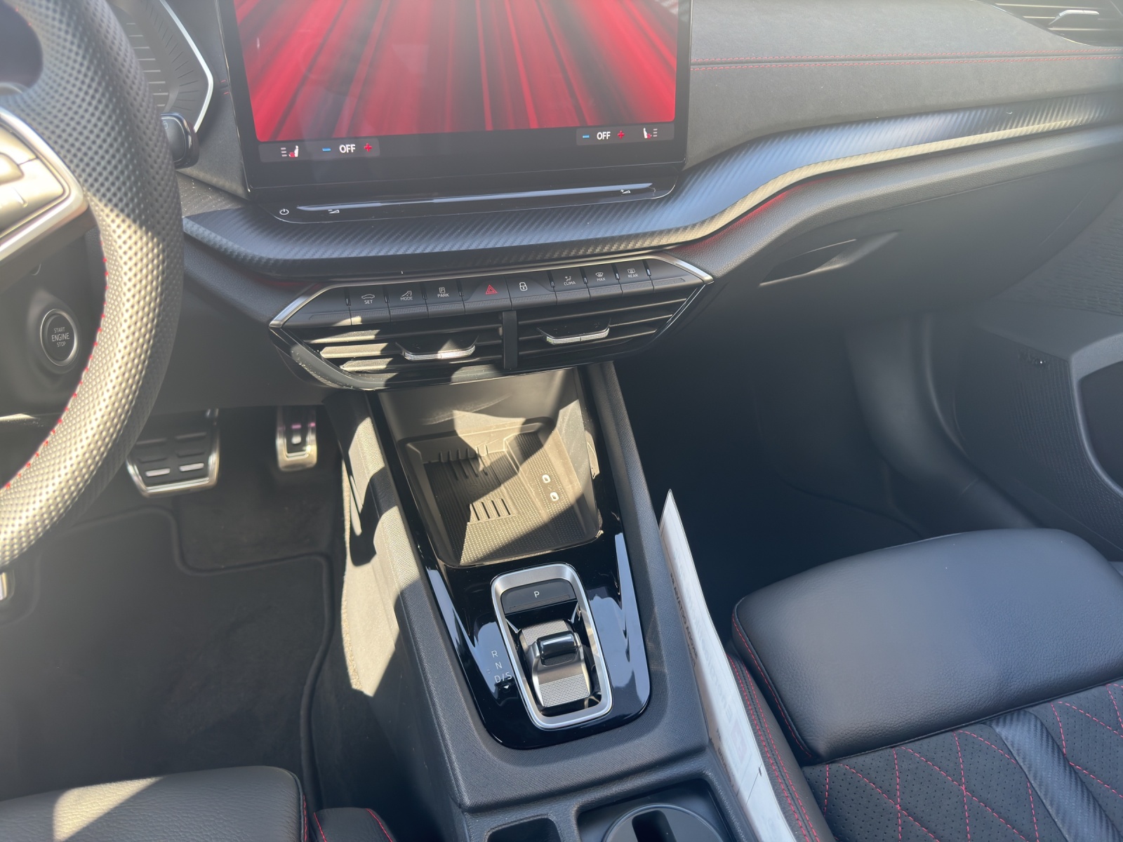 SKODA Octavia Combi 2.0 TSI DSG RS 30 Years Edition-image-10