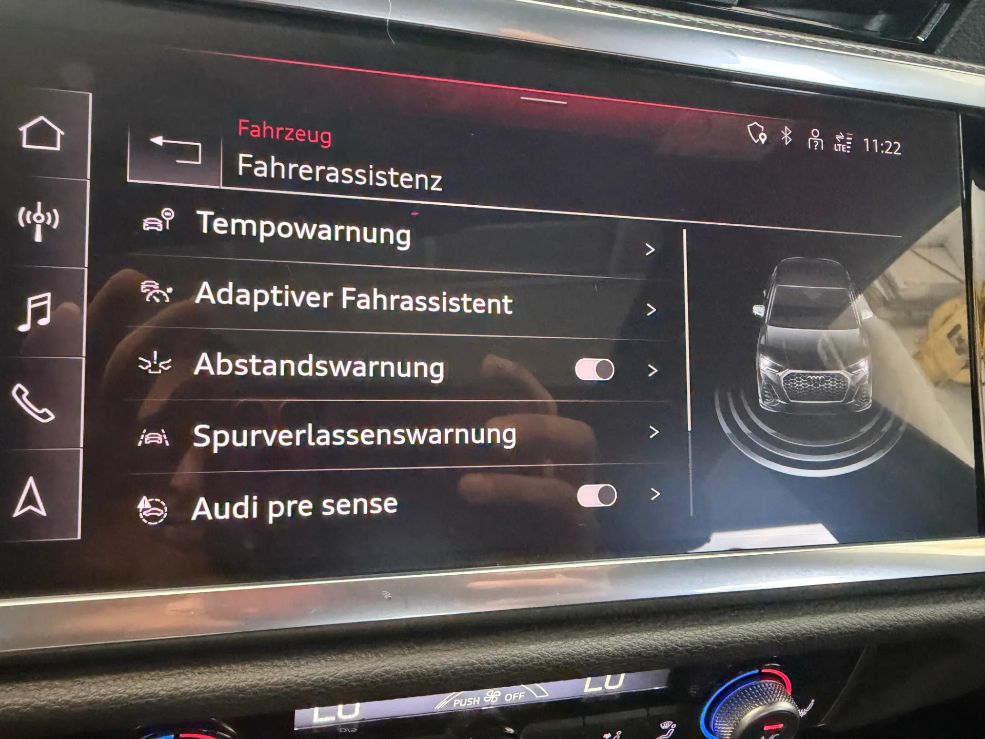 AUDI Q3 Sportback 40 TFSI S line quattro S-tronic-image-13