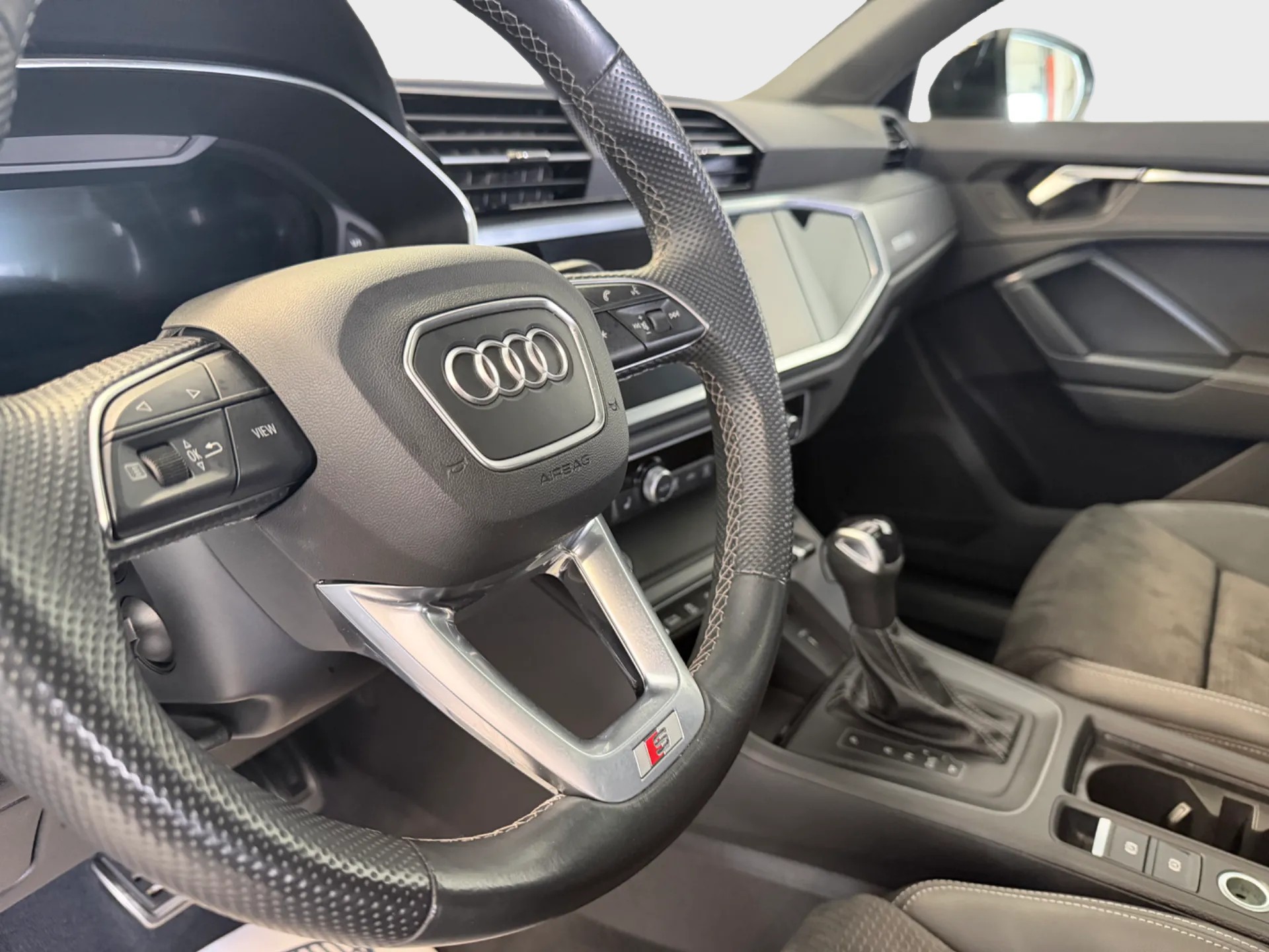 AUDI Q3 Sportback 40 TFSI S line quattro S-tronic-image-7