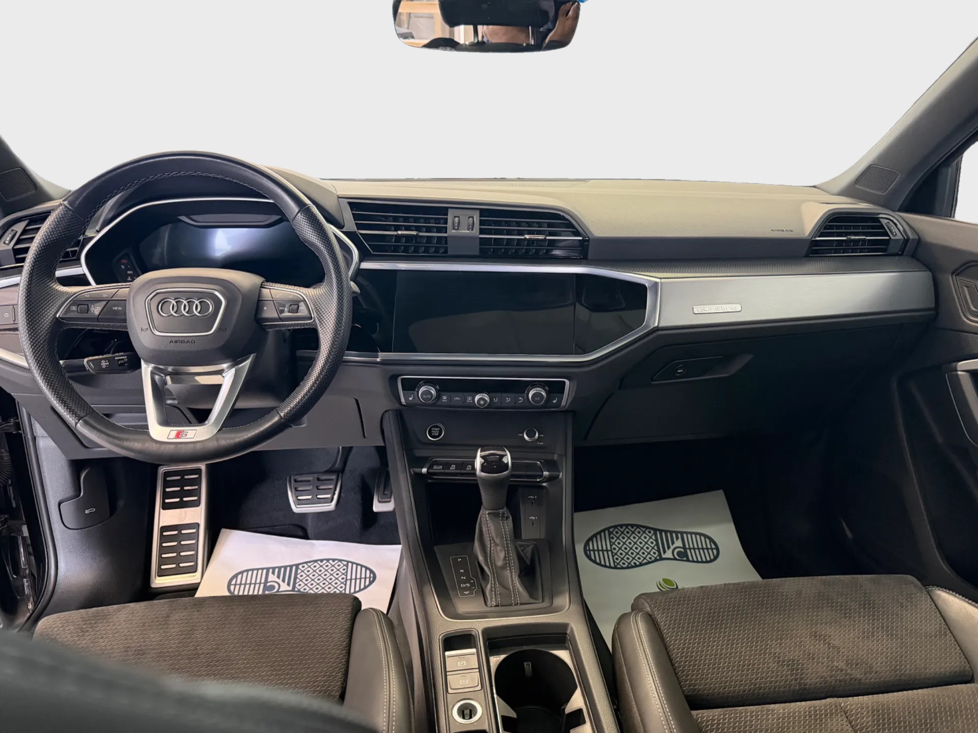 AUDI Q3 Sportback 40 TFSI S line quattro S-tronic-image-9