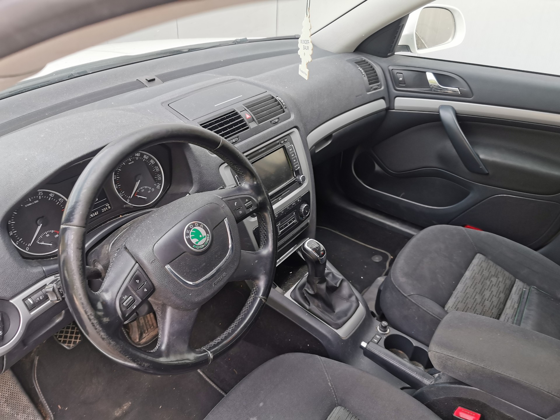 SKODA Octavia Combi 2.0 TDI Ambition 4x4-image-9