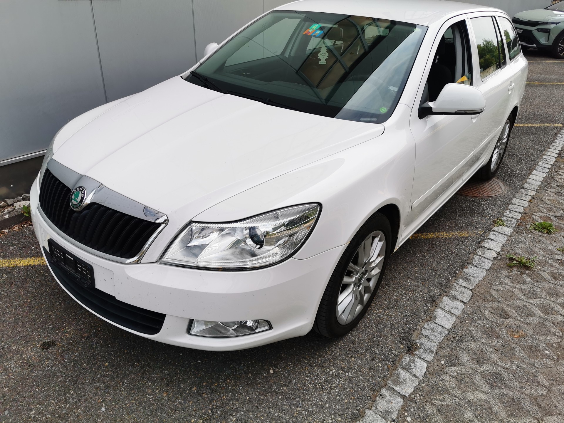SKODA Octavia Combi 2.0 TDI Ambition 4x4-image-0