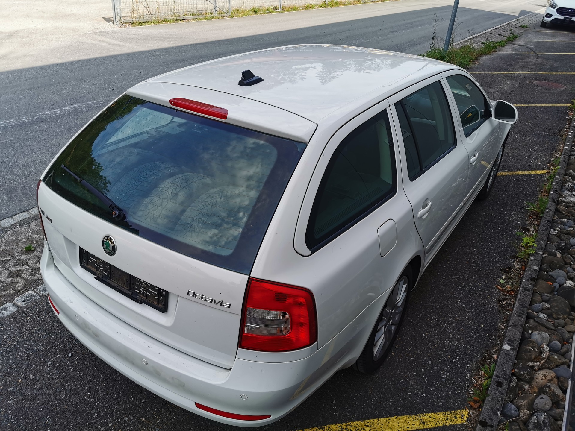 SKODA Octavia Combi 2.0 TDI Ambition 4x4-image-1