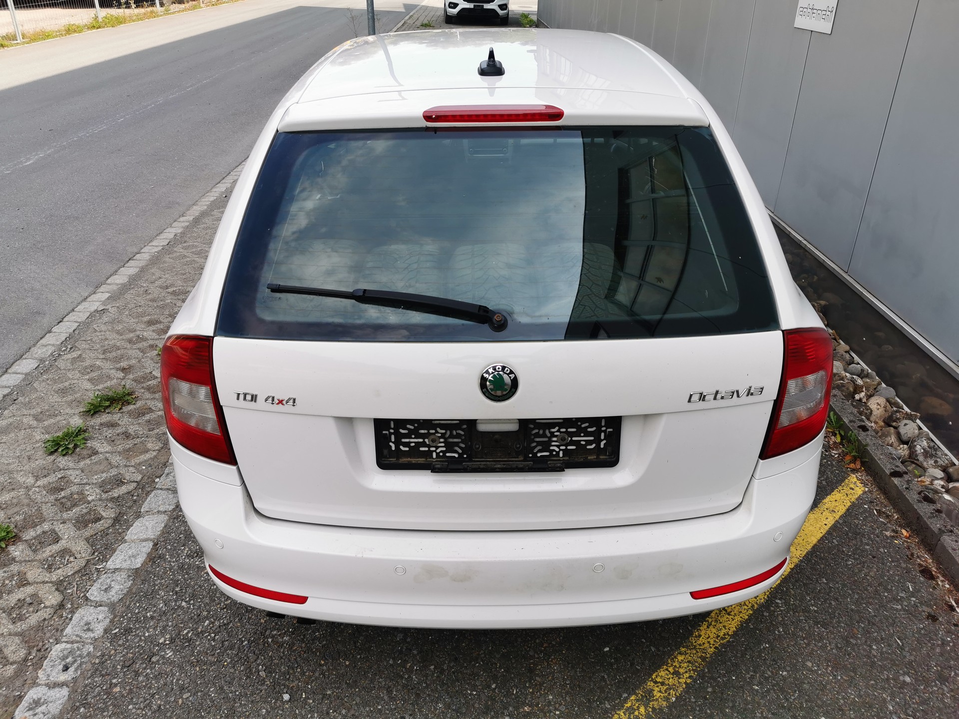 SKODA Octavia Combi 2.0 TDI Ambition 4x4-image-3