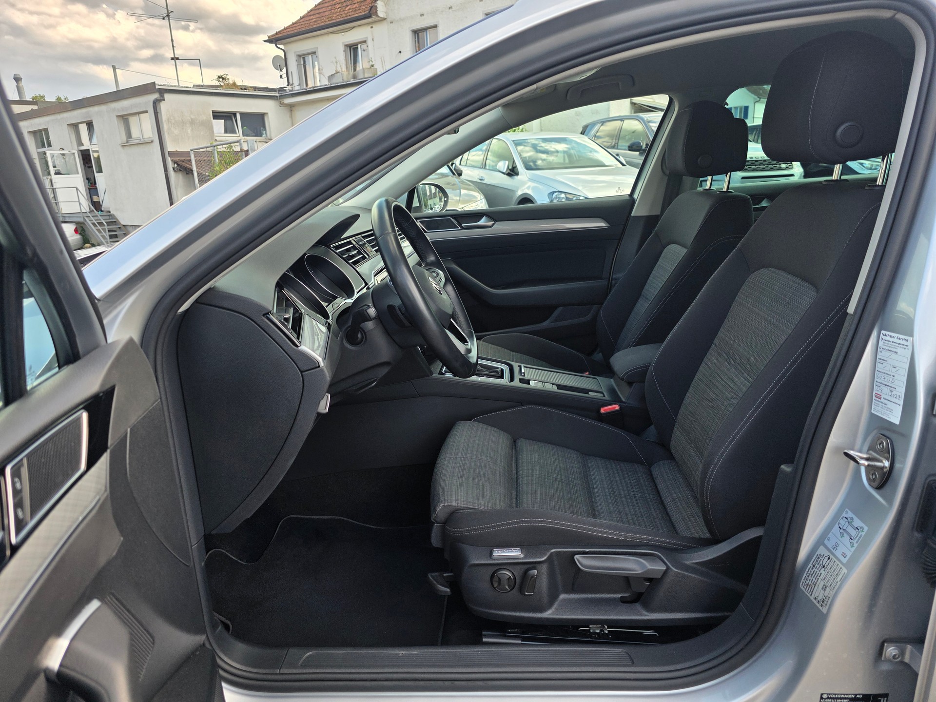 VW Passat Variant 1.6 TDI Business DSG * CH-Fahrzeug * Frisch ab MFK * Anhängerkupplung *-image-10
