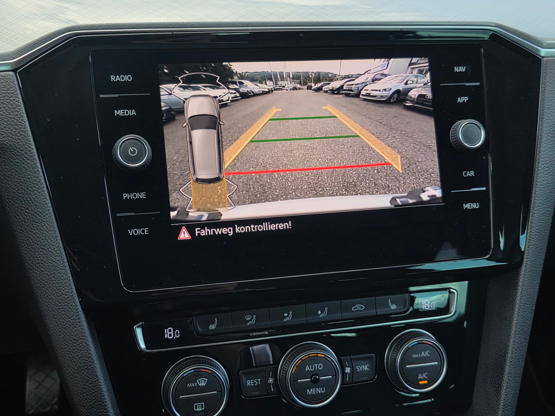 VW Passat Variant 1.6 TDI Business DSG * CH-Fahrzeug * Frisch ab MFK * Anhängerkupplung *-image-18