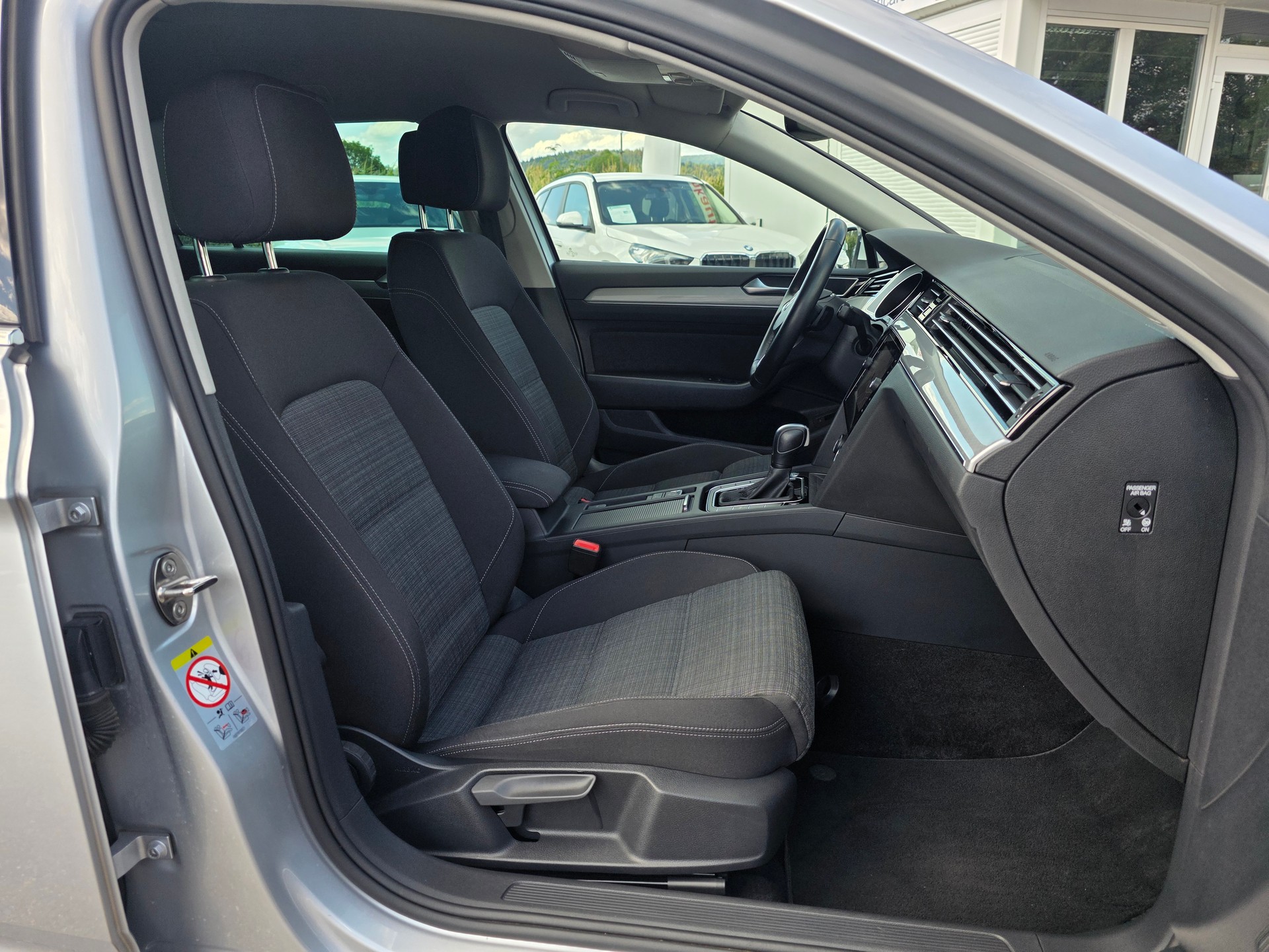 VW Passat Variant 1.6 TDI Business DSG * CH-Fahrzeug * Frisch ab MFK * Anhängerkupplung *-image-19