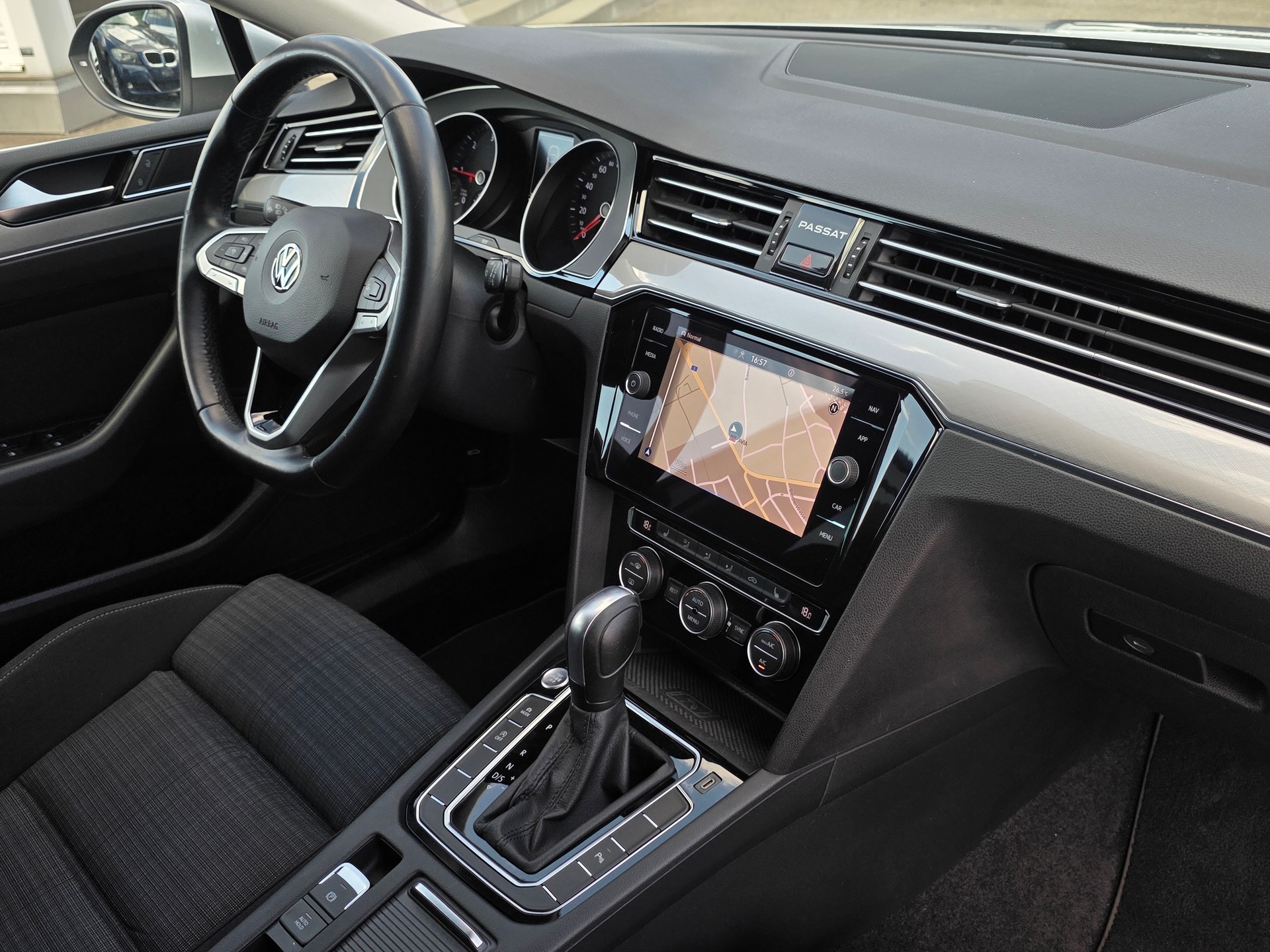VW Passat Variant 1.6 TDI Business DSG * CH-Fahrzeug * Frisch ab MFK * Anhängerkupplung *-image-21
