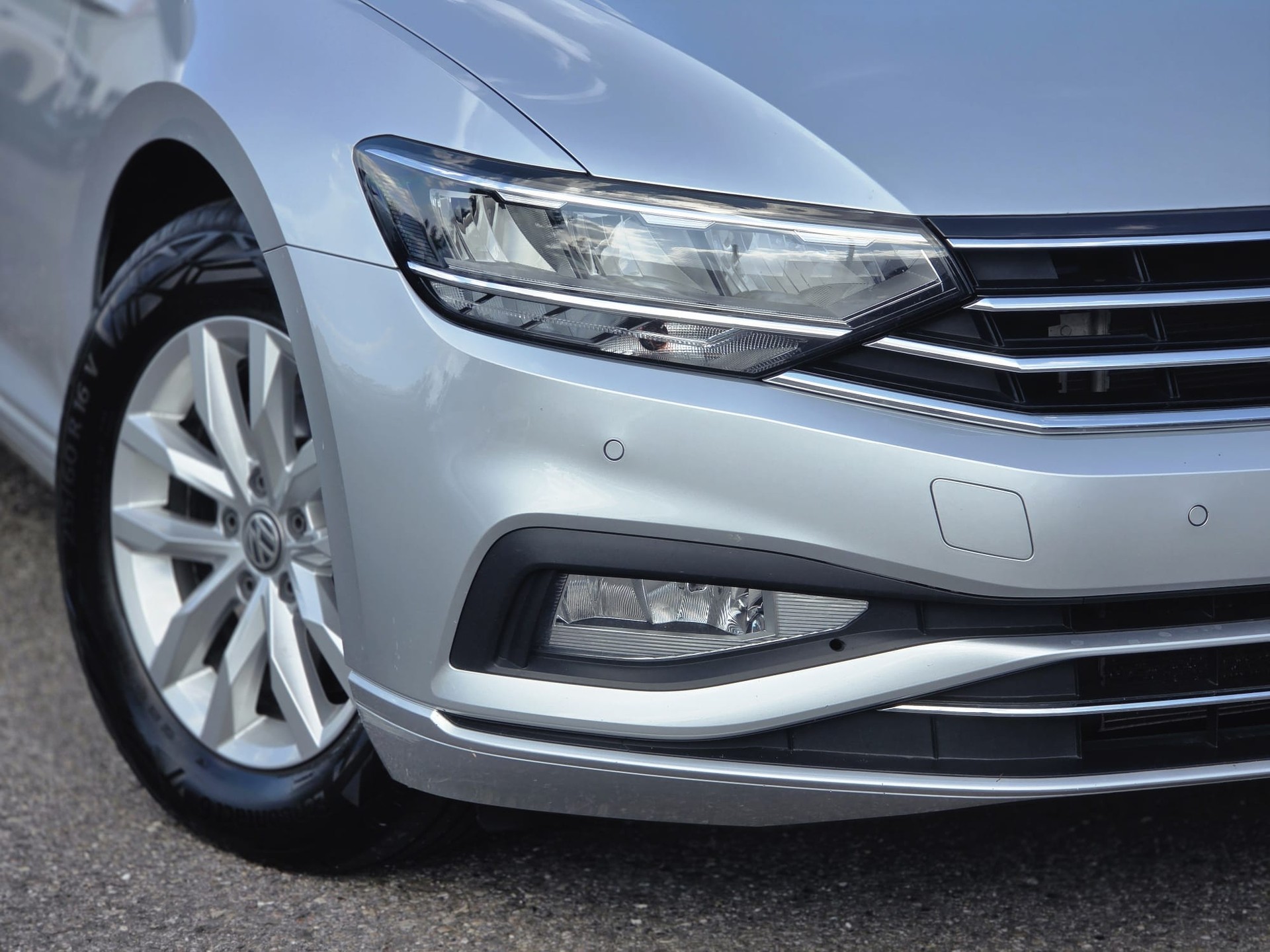 VW Passat Variant 1.6 TDI Business DSG * CH-Fahrzeug * Frisch ab MFK * Anhängerkupplung *-image-3