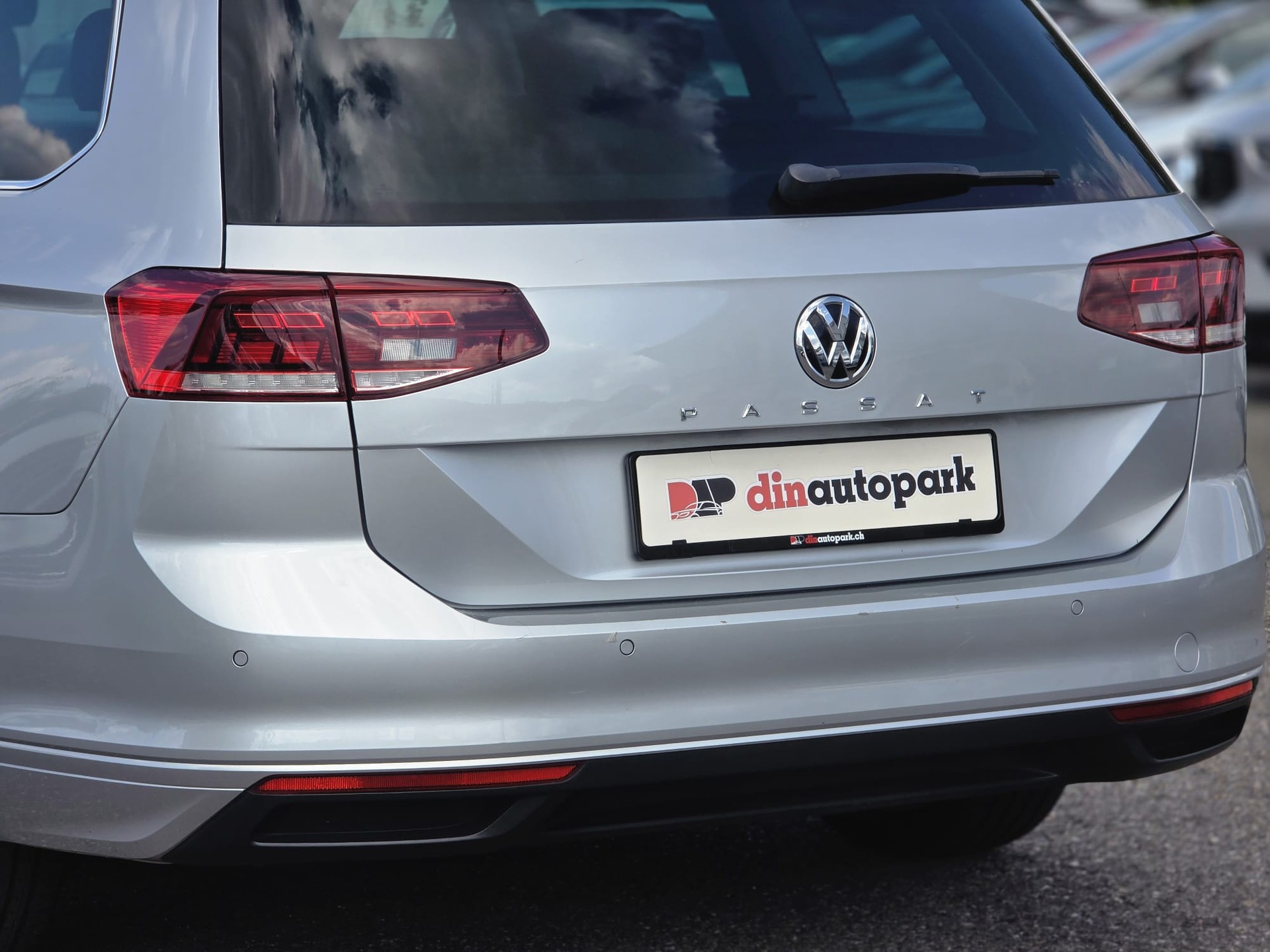 VW Passat Variant 1.6 TDI Business DSG * CH-Fahrzeug * Frisch ab MFK * Anhängerkupplung *-image-7