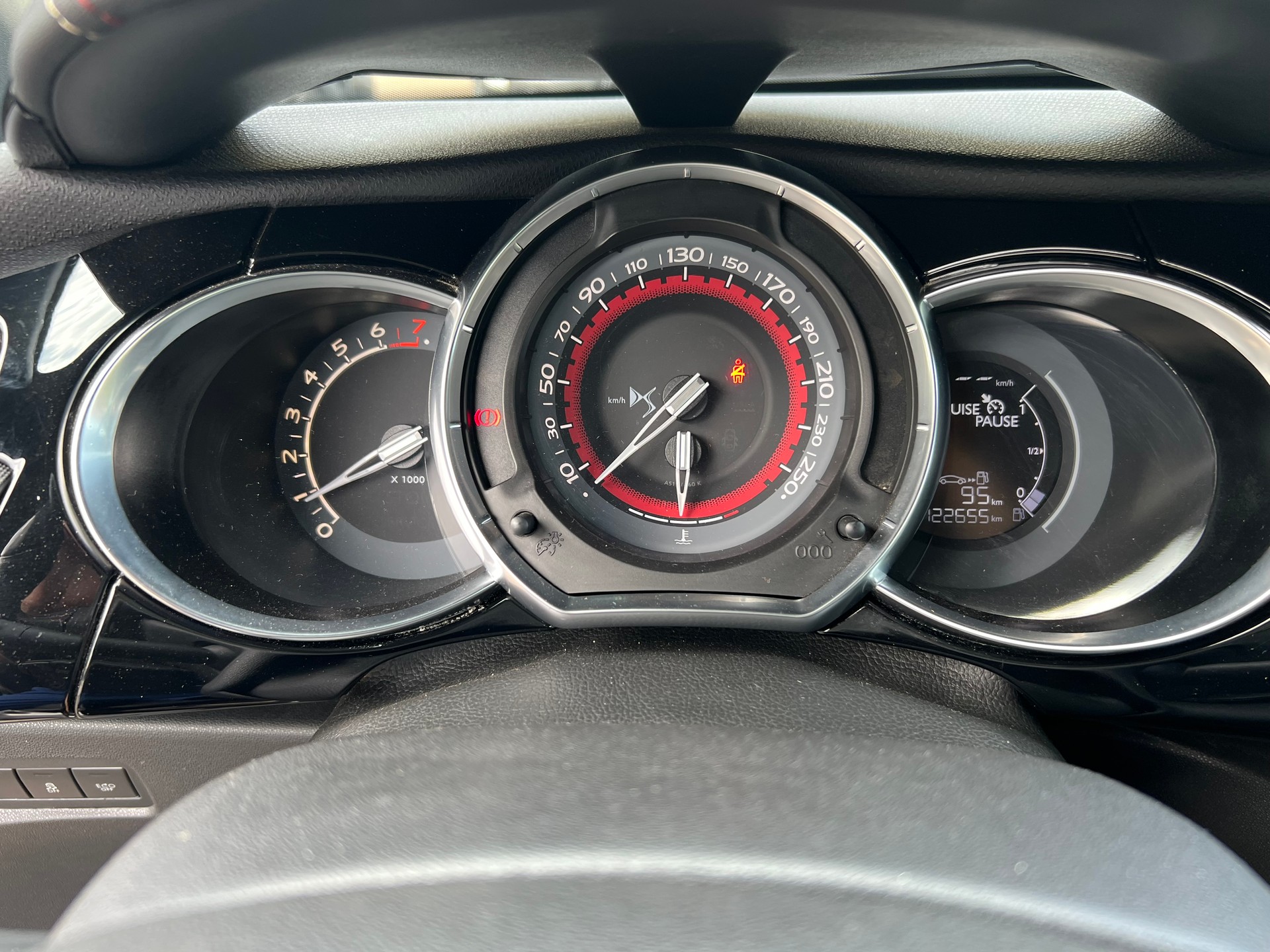 DS AUTOMOBILES DS 3 1.6 THP Performance Black Spezial-image-17