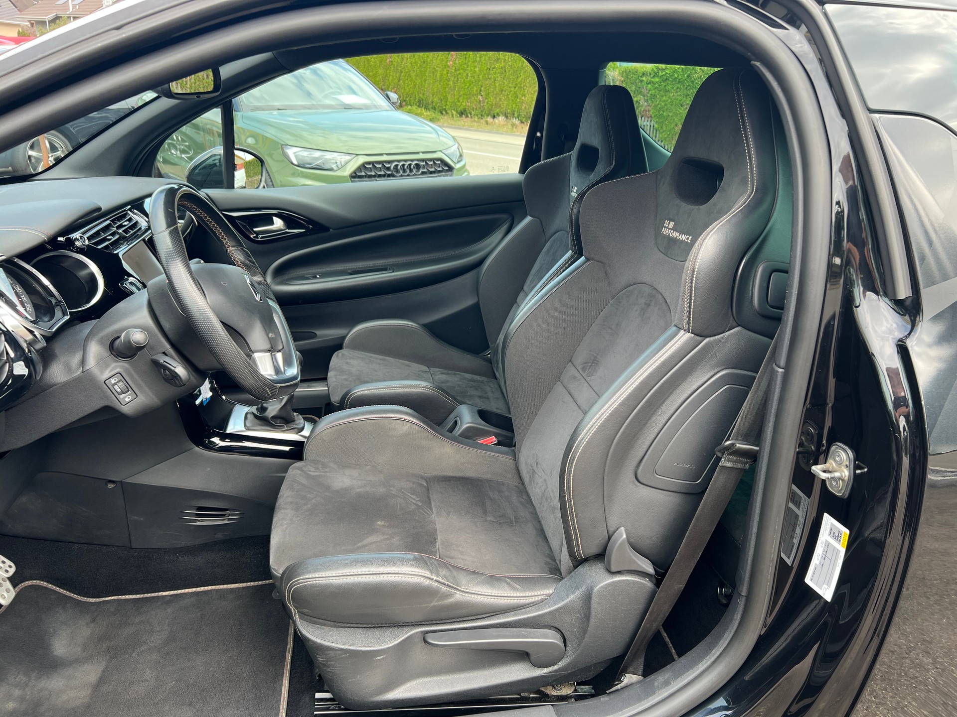 DS AUTOMOBILES DS 3 1.6 THP Performance Black Spezial-image-12
