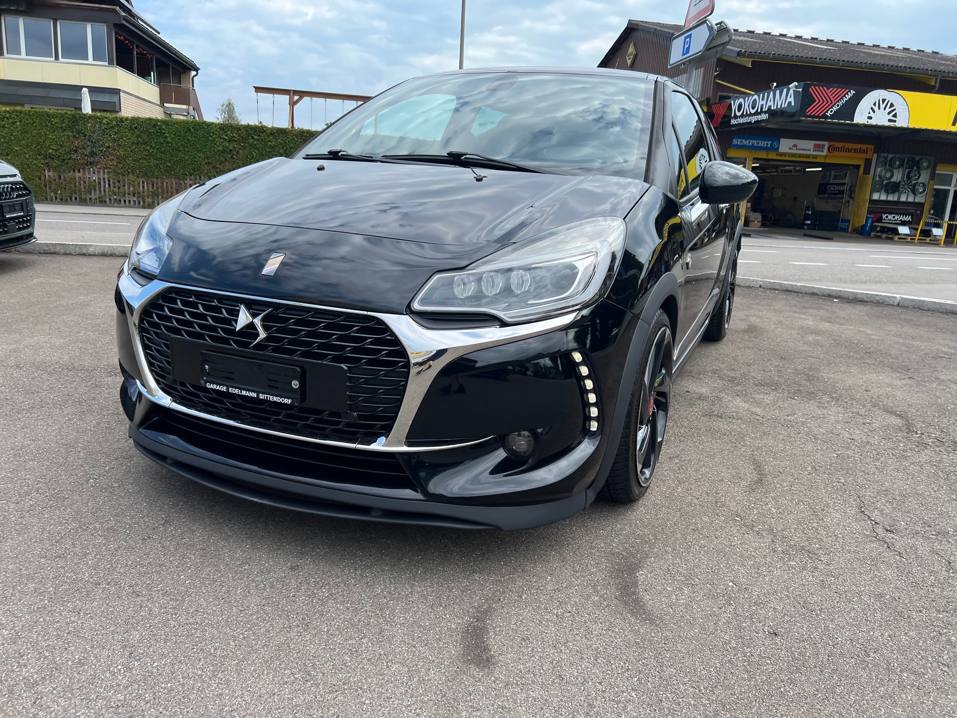 DS AUTOMOBILES DS 3 1.6 THP Performance Black Spezial-image-2