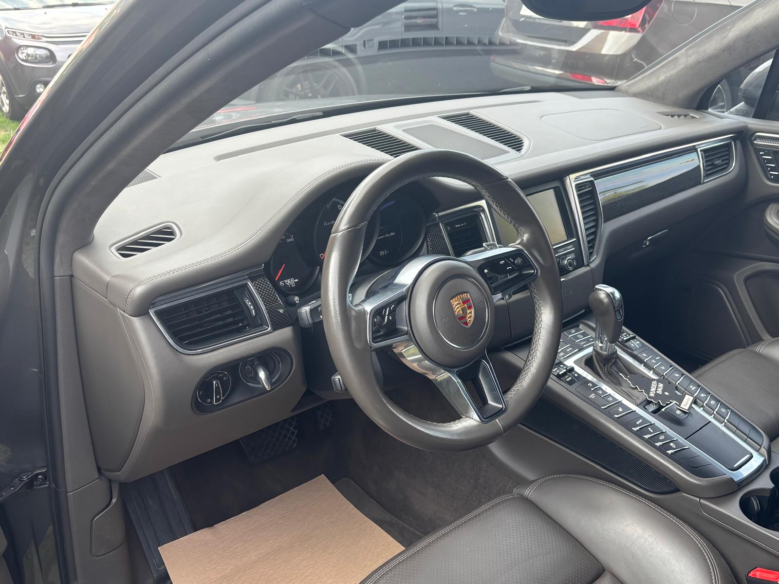 PORSCHE Macan Turbo PDK-image-5