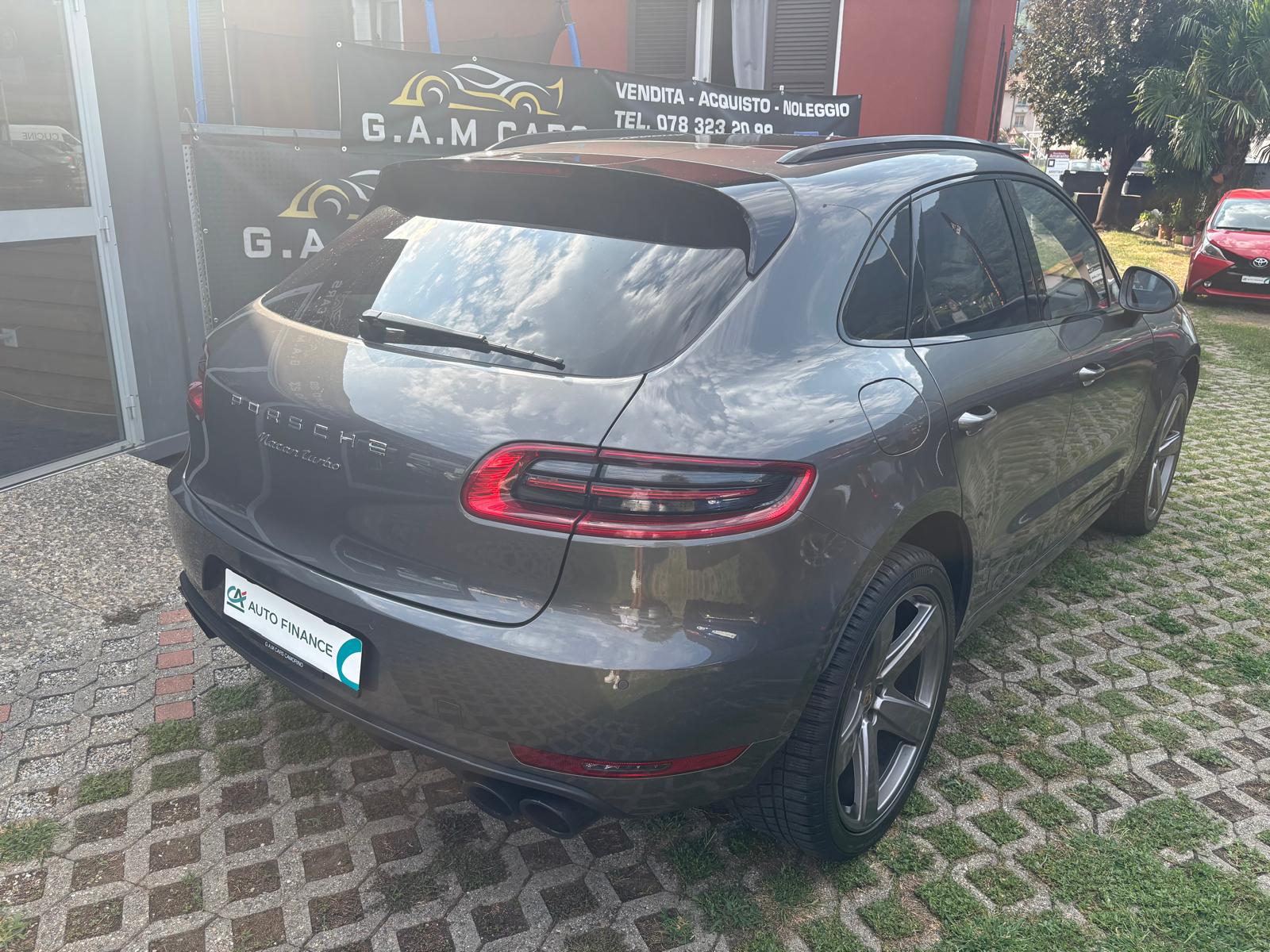 PORSCHE Macan Turbo PDK-image-2