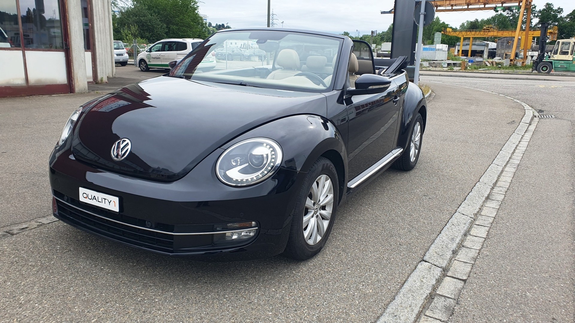 VW Beetle Cabrio 1.2 TSI Design DSG-image-2