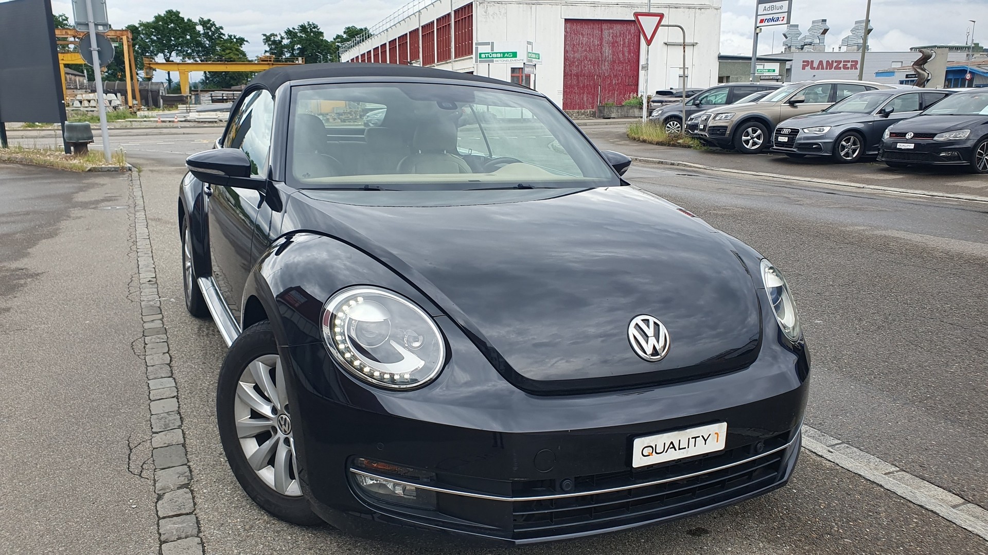 VW Beetle Cabrio 1.2 TSI Design DSG-image-15