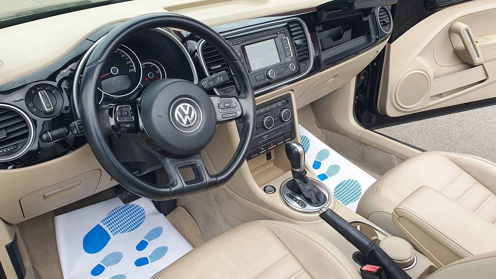 VW Beetle Cabrio 1.2 TSI Design DSG-image-9