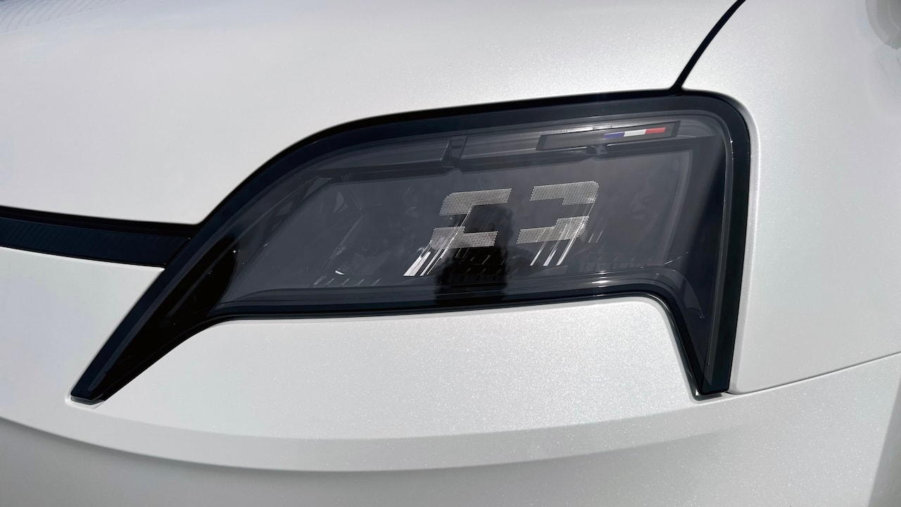RENAULT R5 E-Tech Comfort Range 52 kWh Iconic Five-image-9