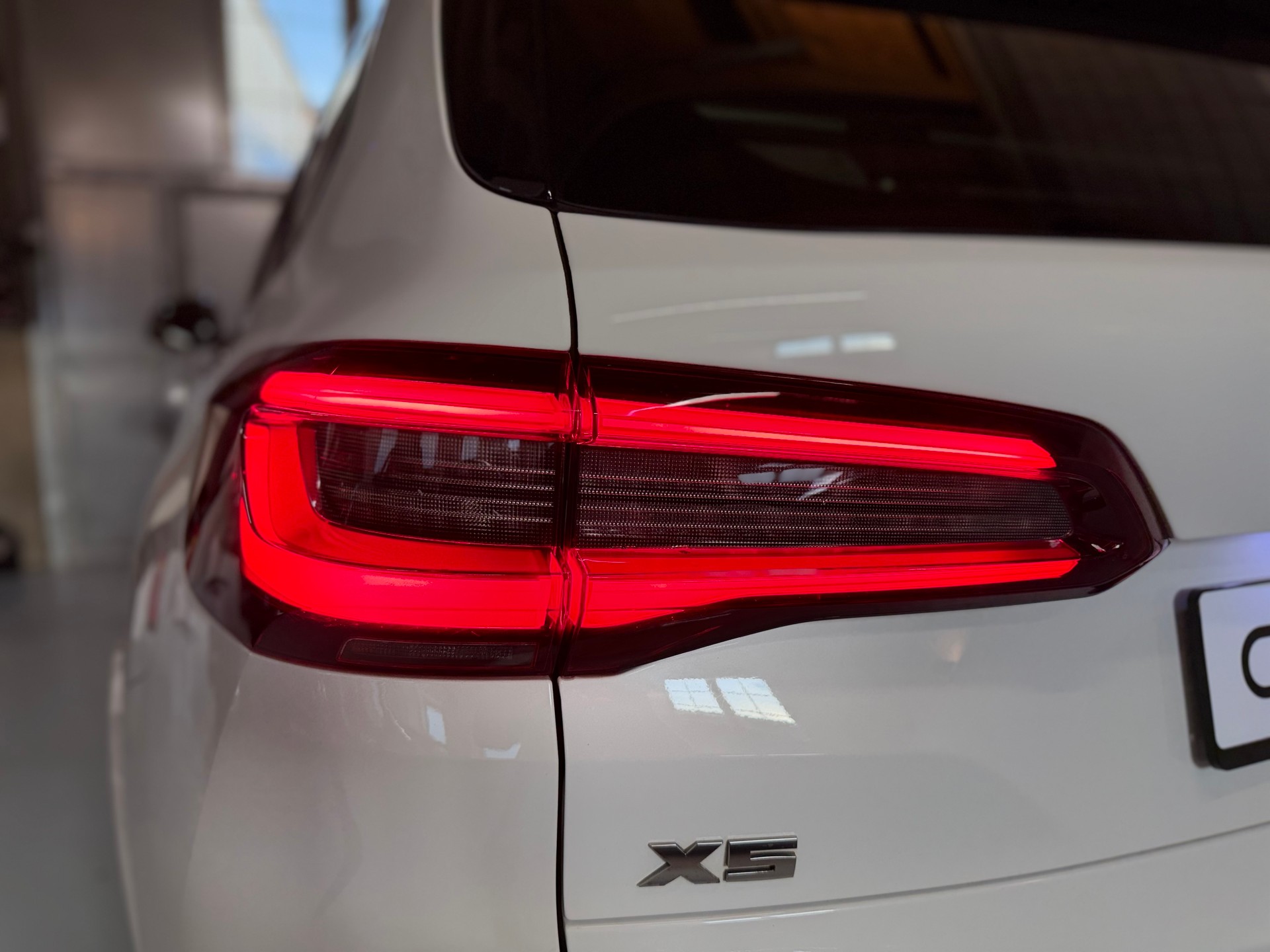 BMW X5 xDrive M50d Steptronic-image-18