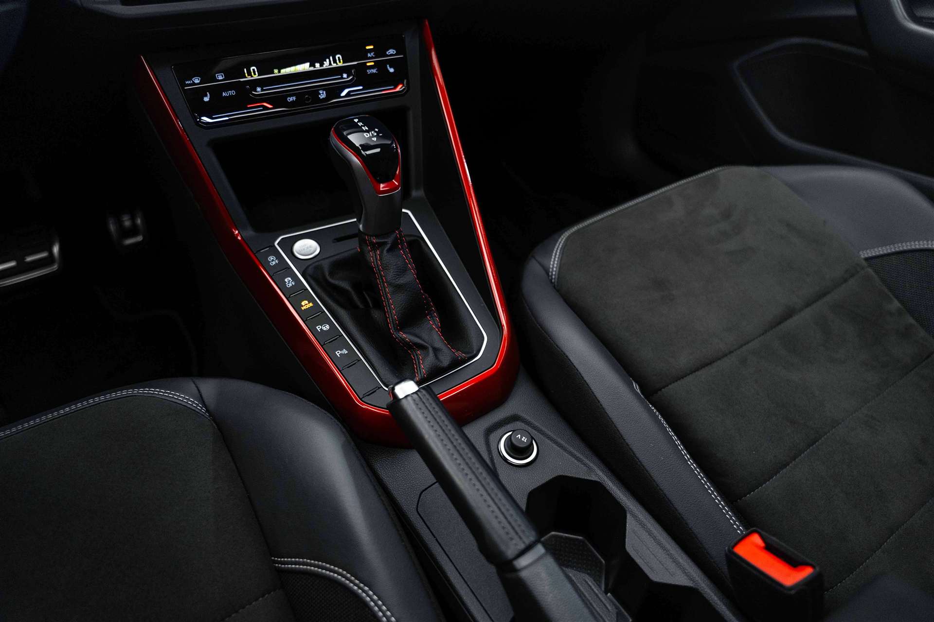 VW VW Polo 2.0 TSI GTI DSG Pano & Alcantara!-image-25