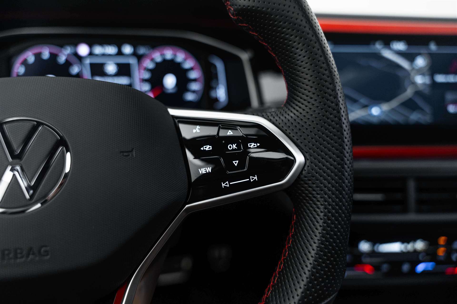 VW VW Polo 2.0 TSI GTI DSG Pano & Alcantara!-image-16