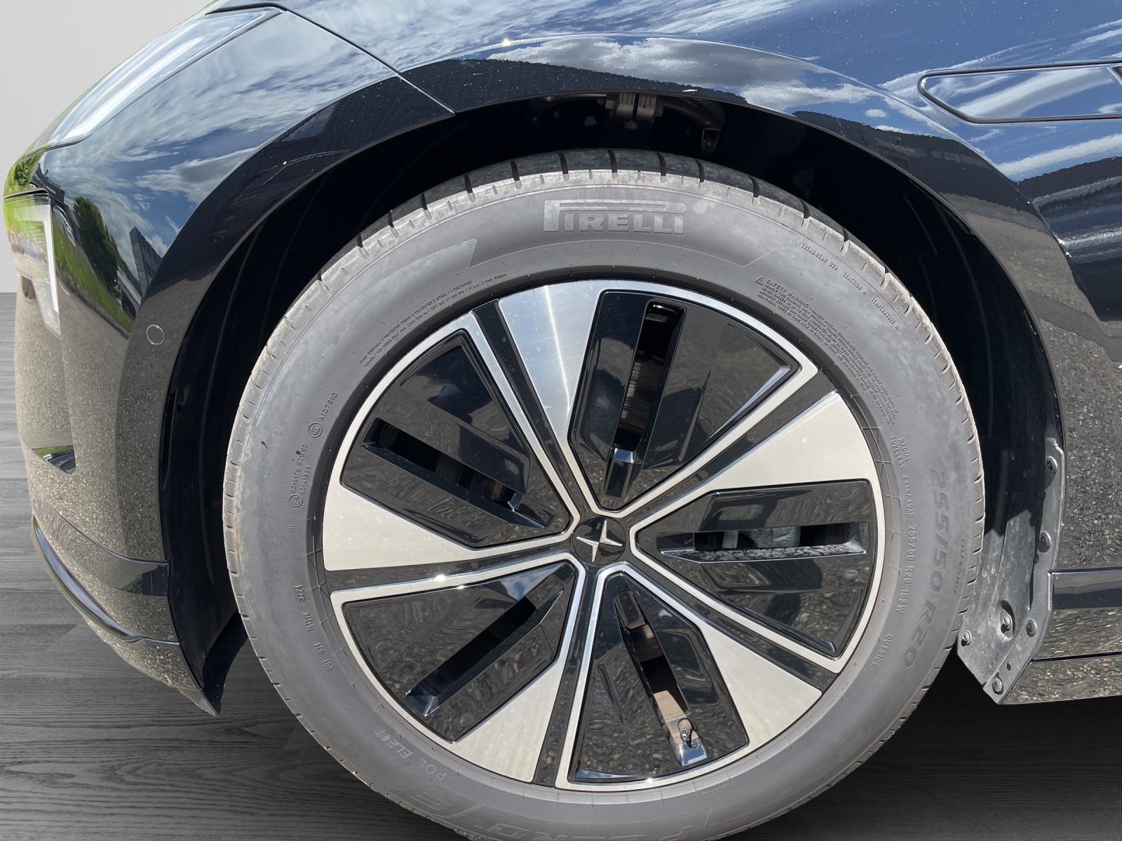 POLESTAR 4 Long Range Dual Motor-image-8
